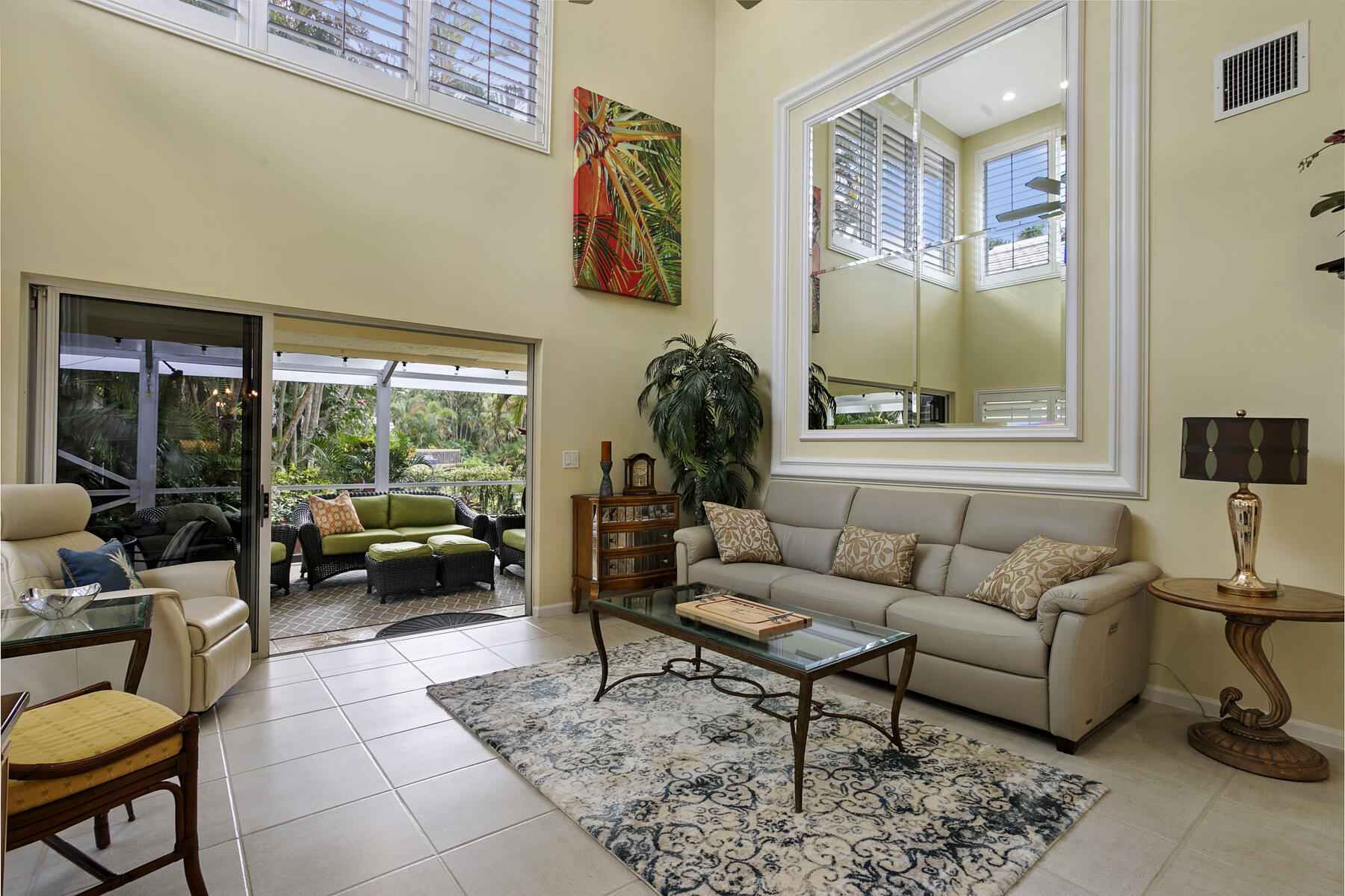 262 Canterbury Drive W