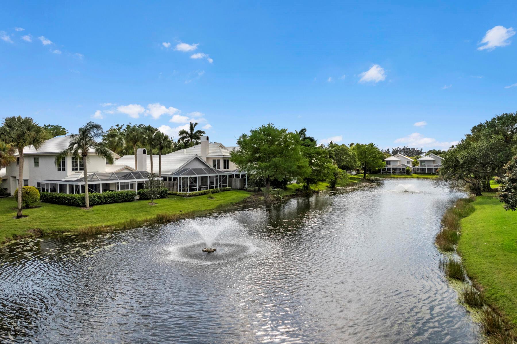 262 Canterbury Drive W