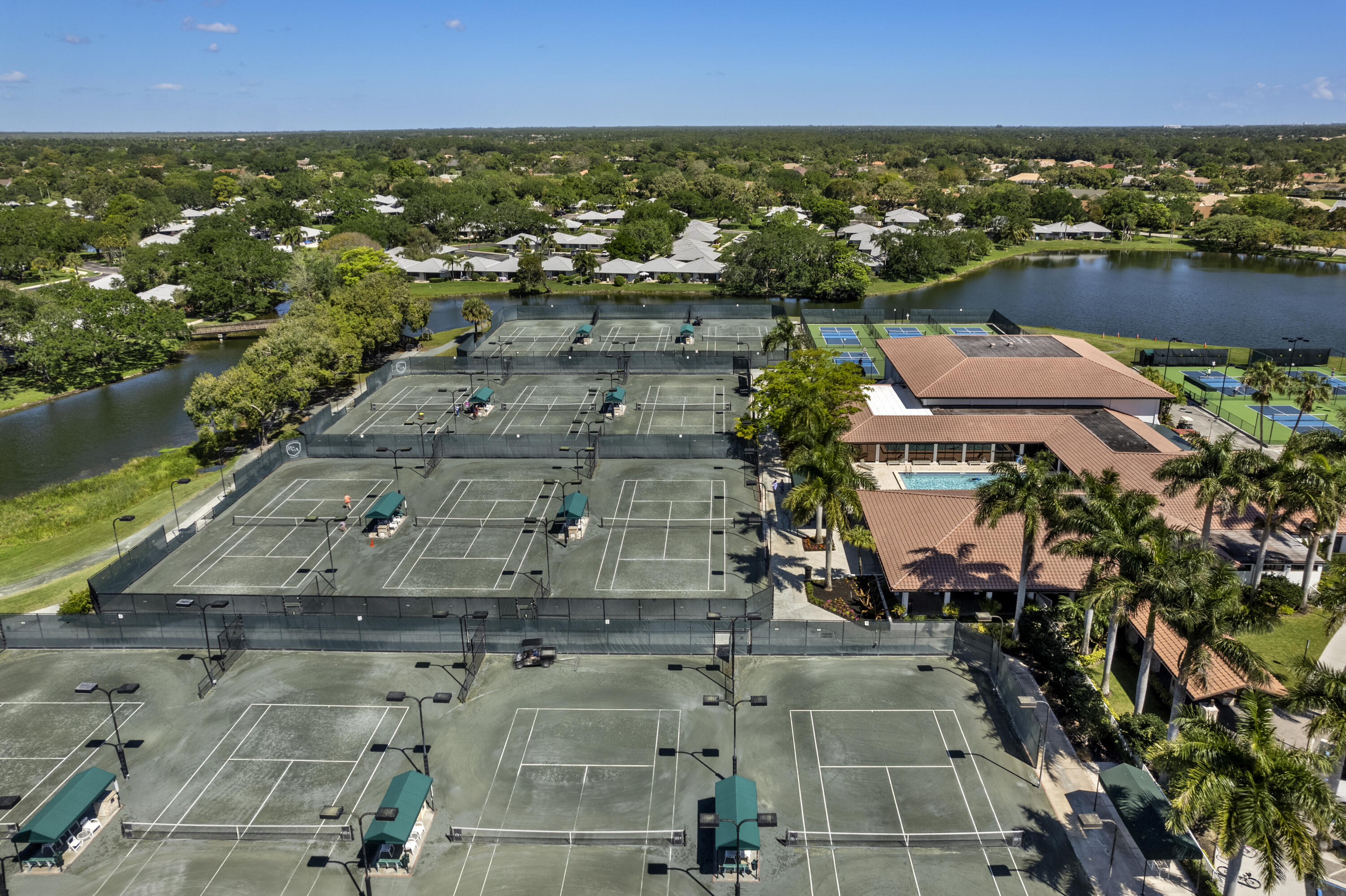 262 Canterbury Drive W