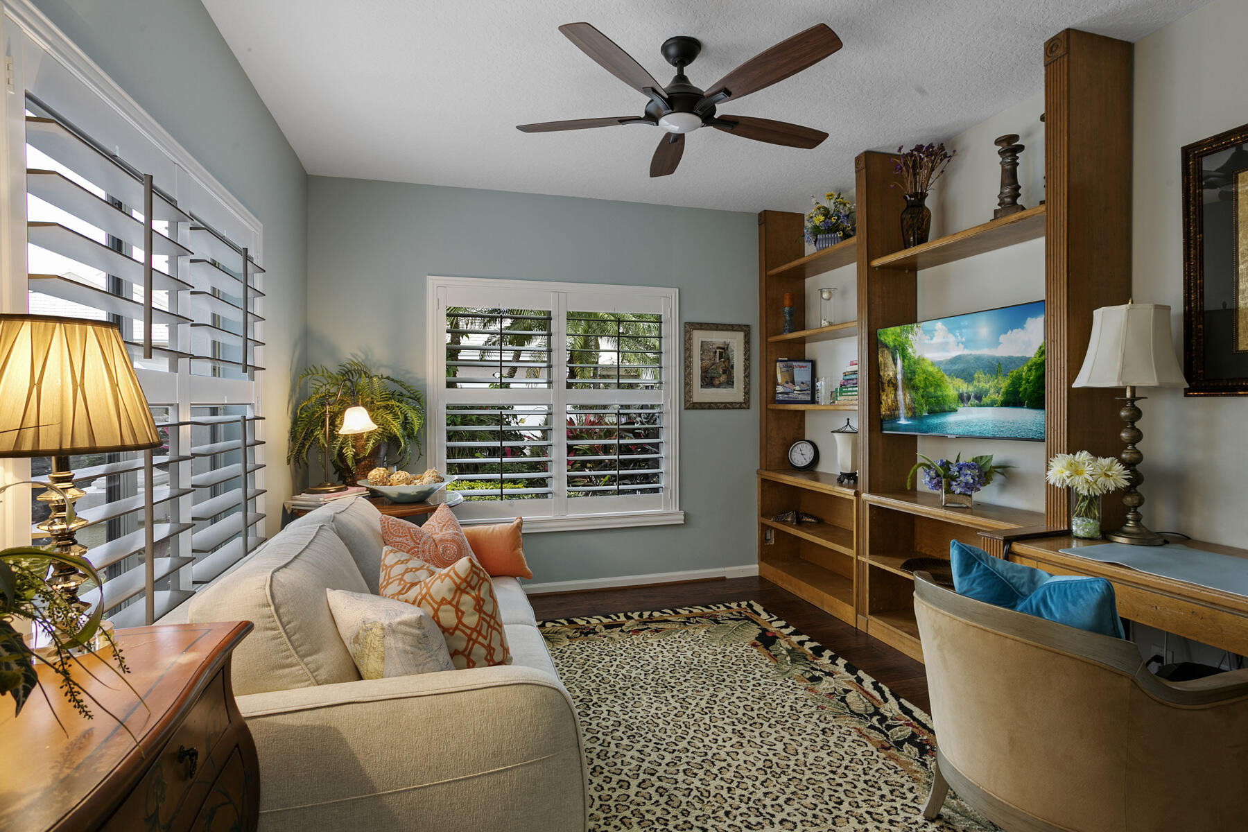 262 Canterbury Drive W