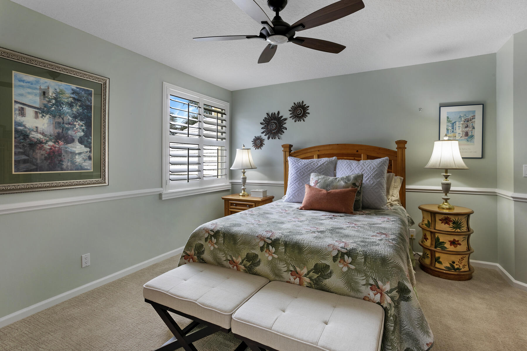 262 Canterbury Drive W