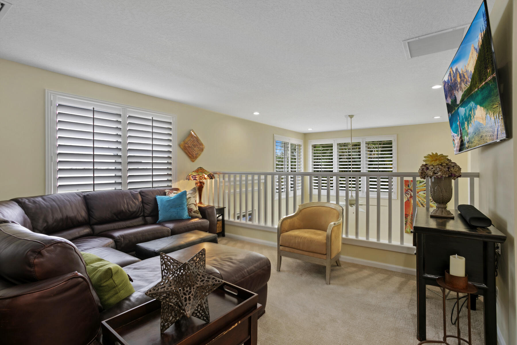 262 Canterbury Drive W