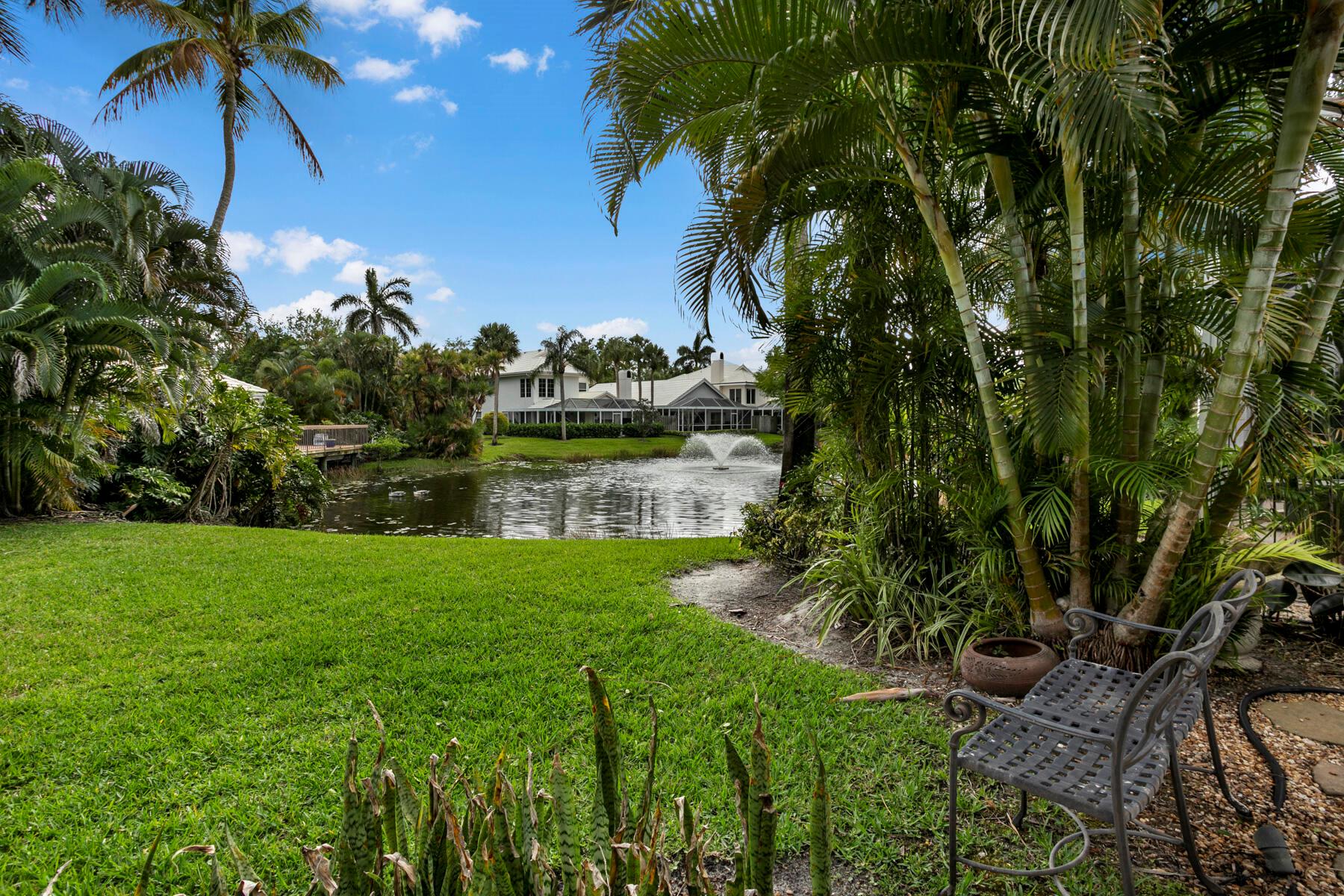 262 Canterbury Drive W