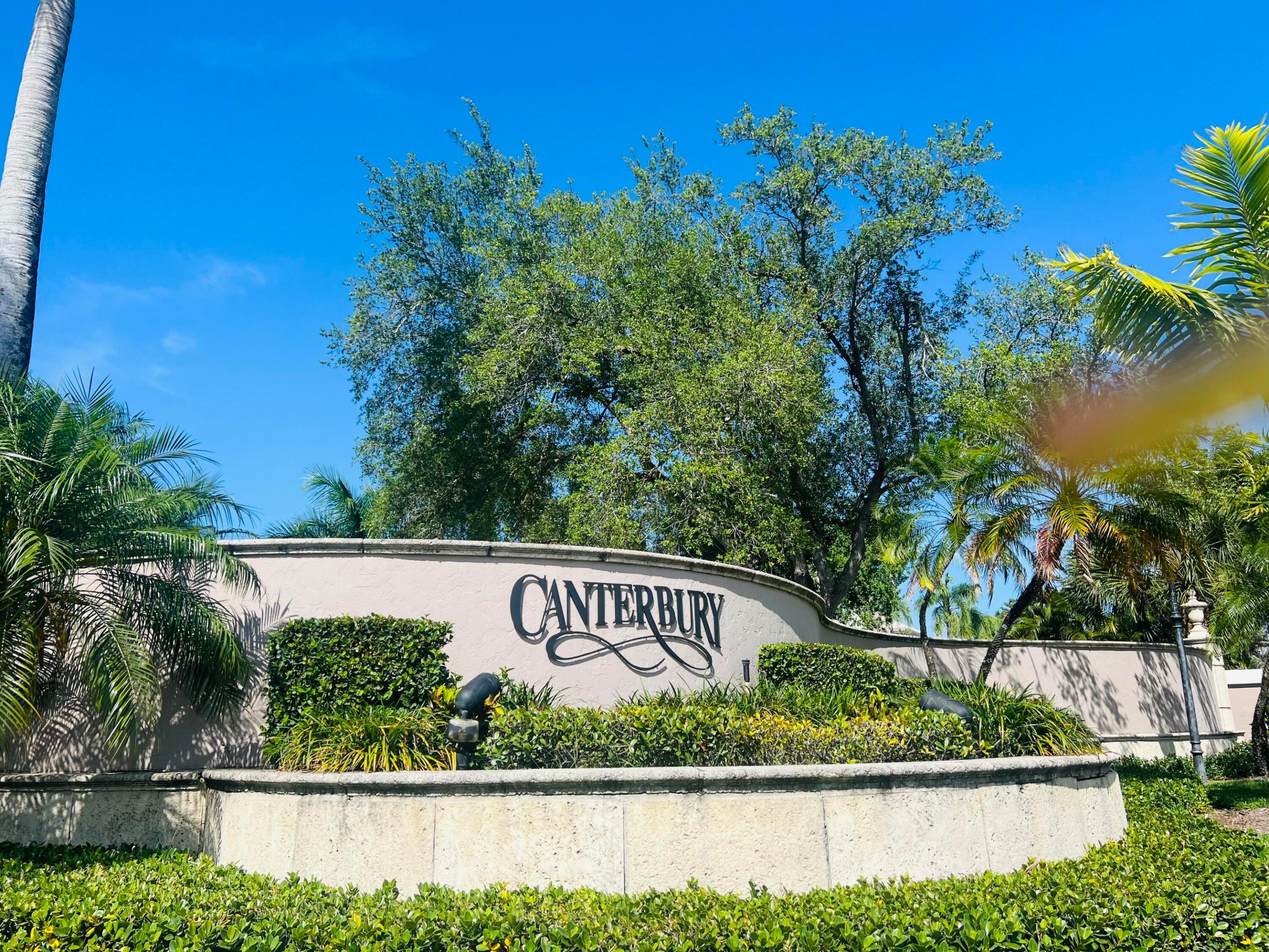 262 Canterbury Drive W