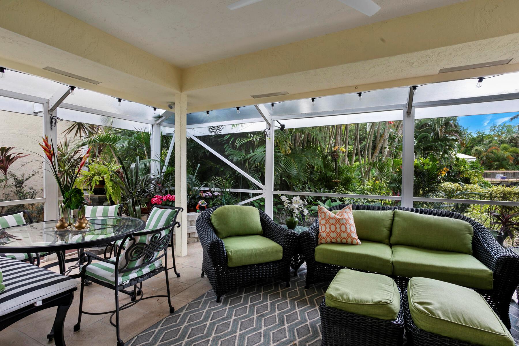 262 Canterbury Drive W