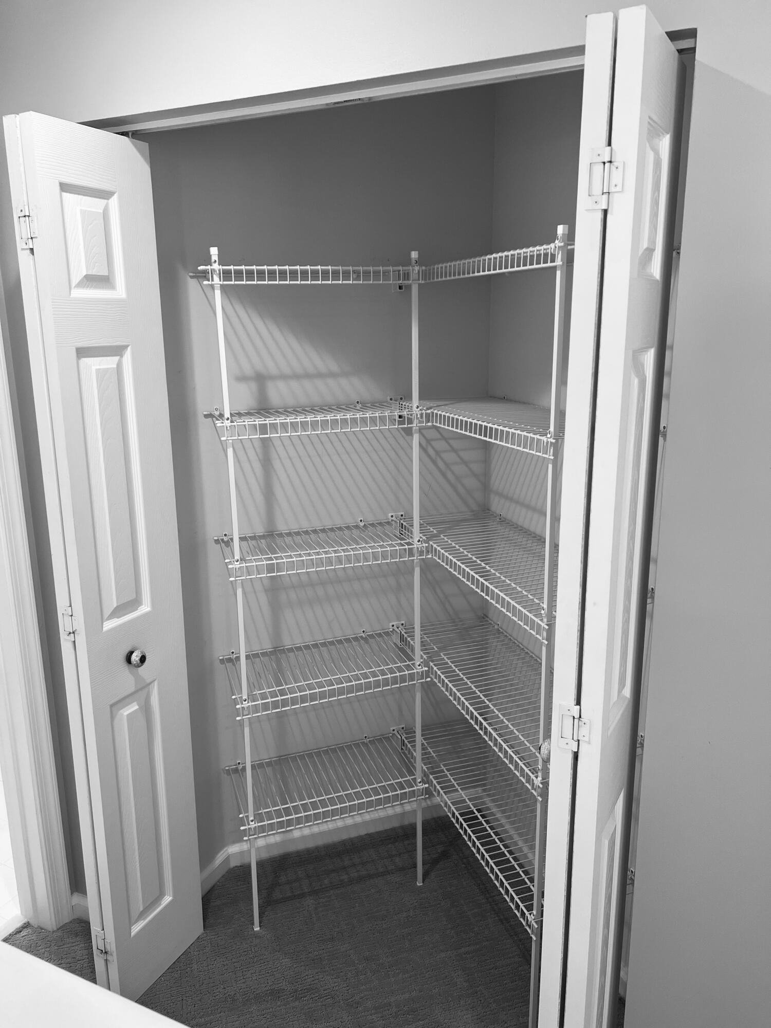 262 Canterbury Drive W