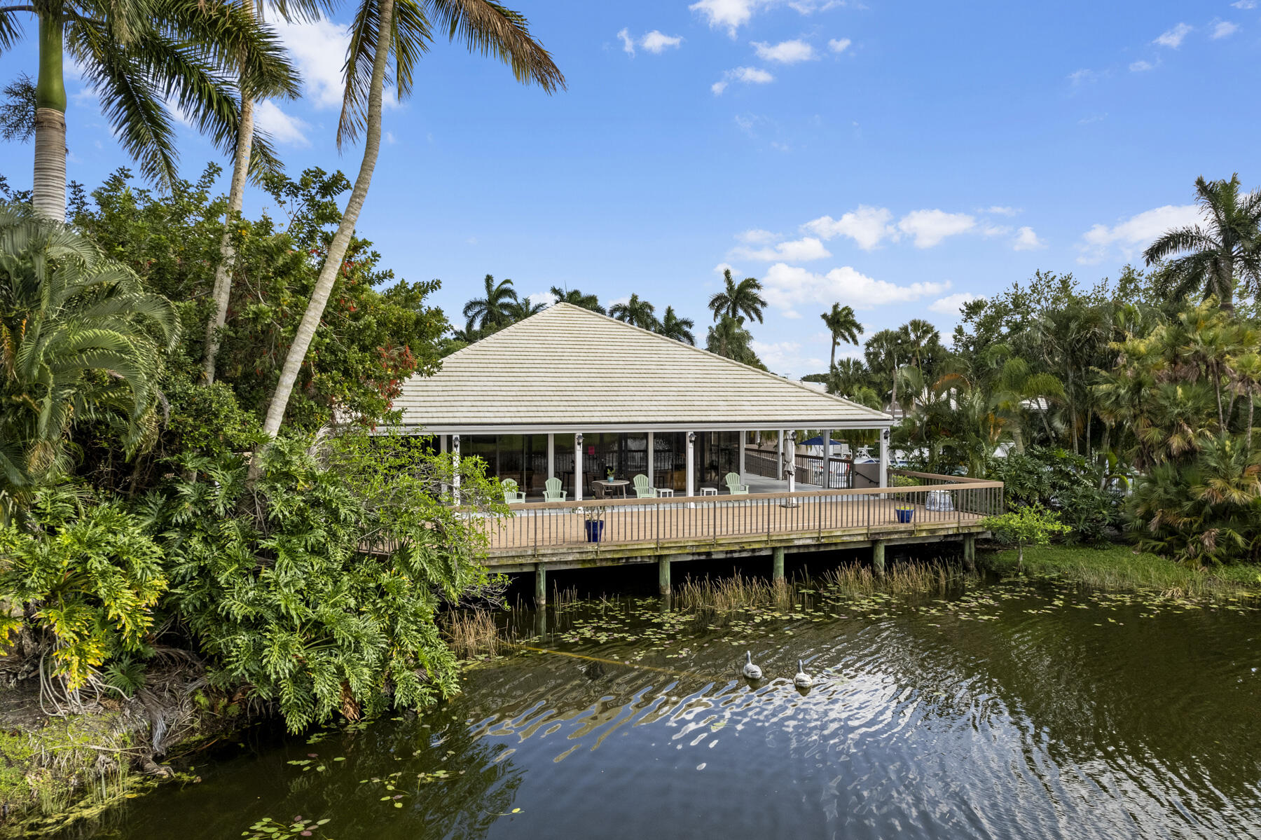 262 Canterbury Drive W