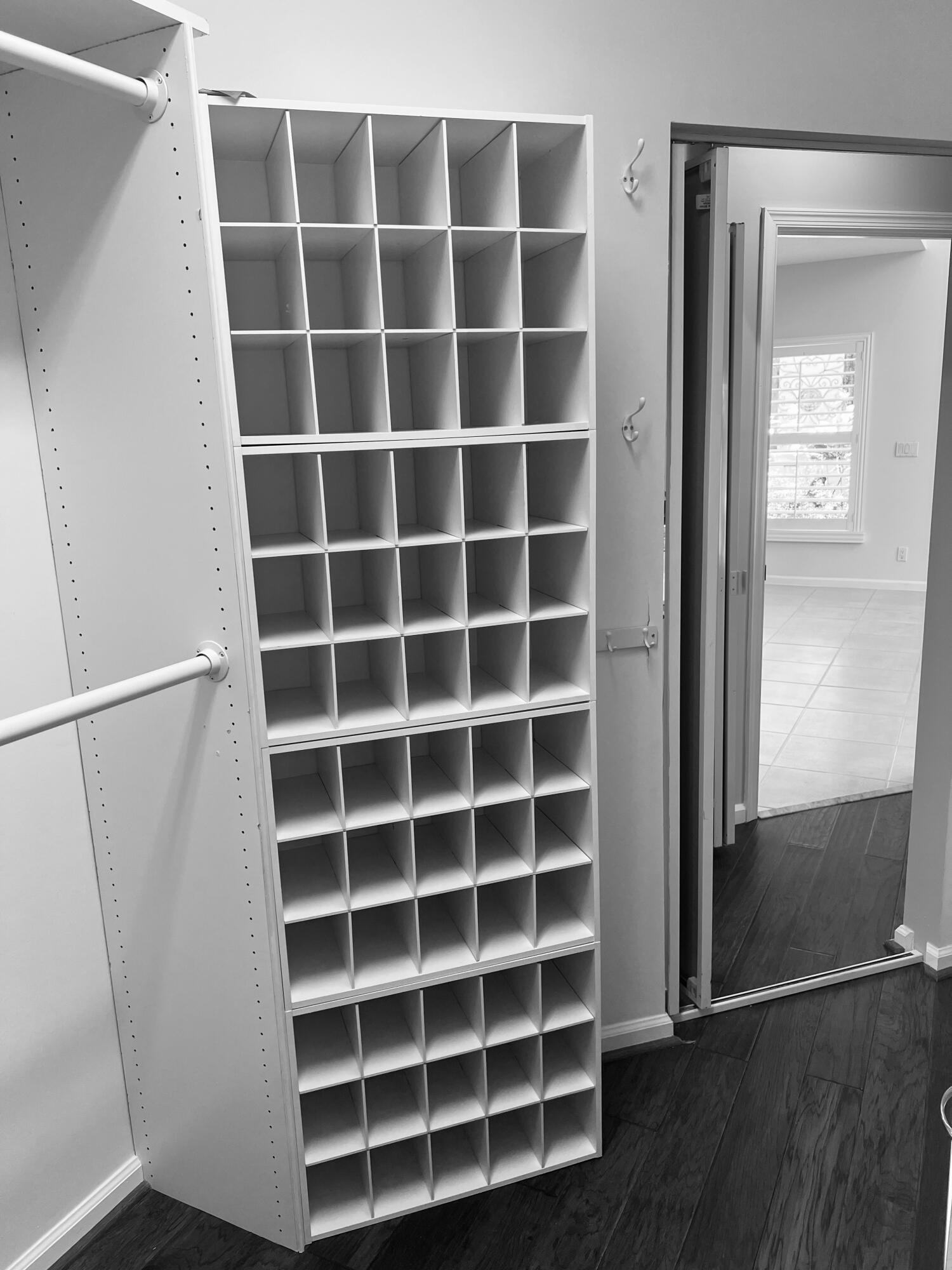 262 Canterbury Drive W