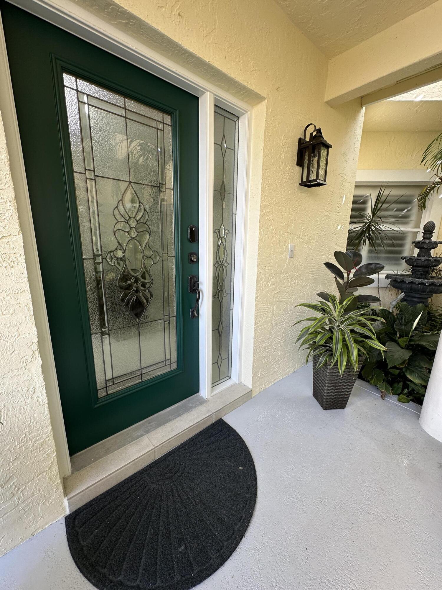 262 Canterbury Drive W