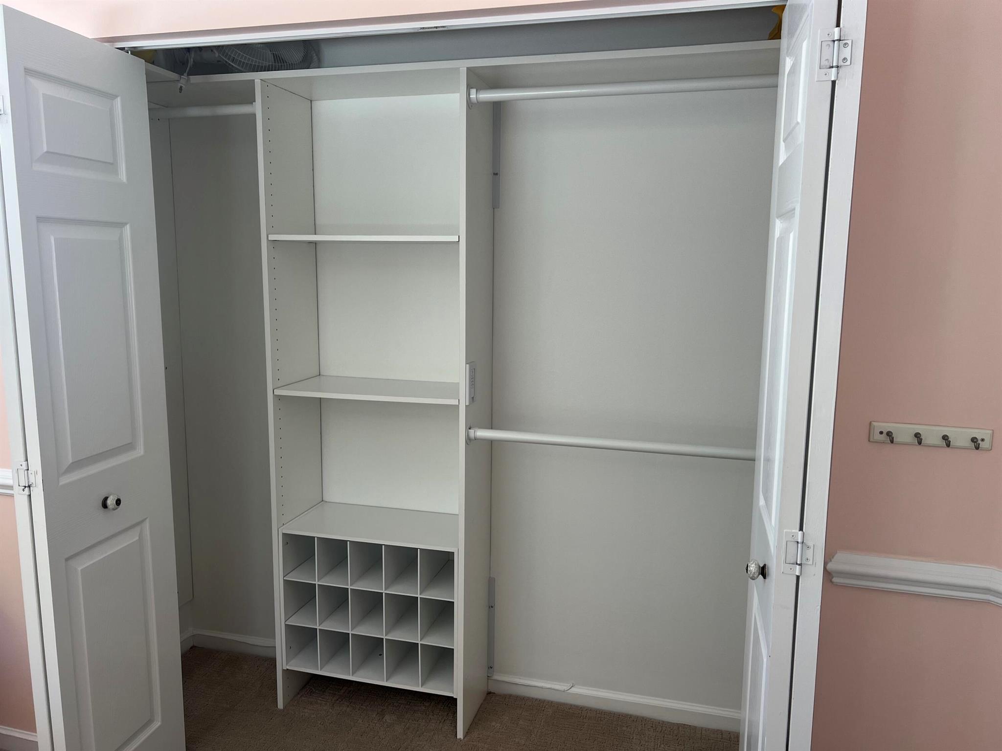 262 Canterbury Drive W