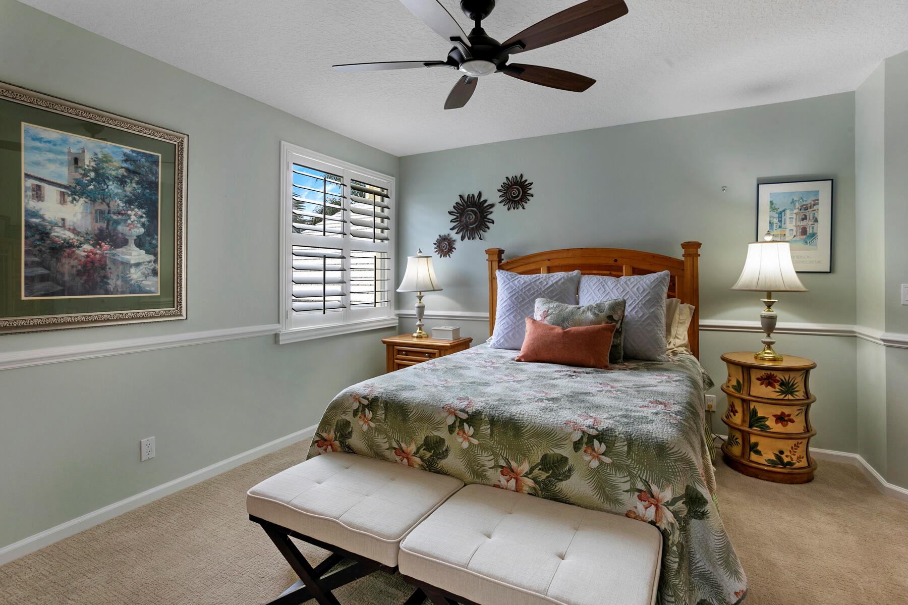 262 Canterbury Drive W