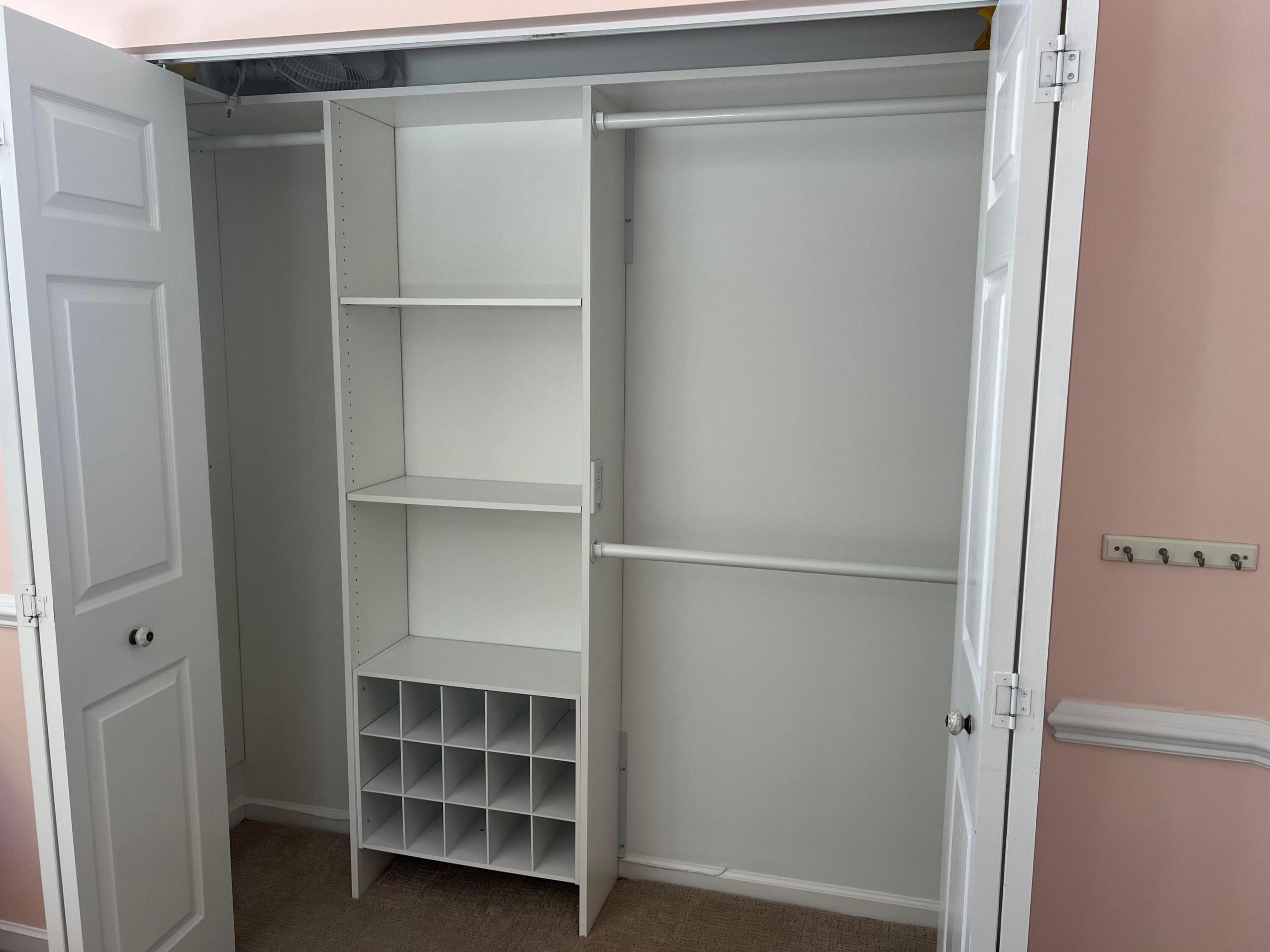 262 Canterbury Drive W