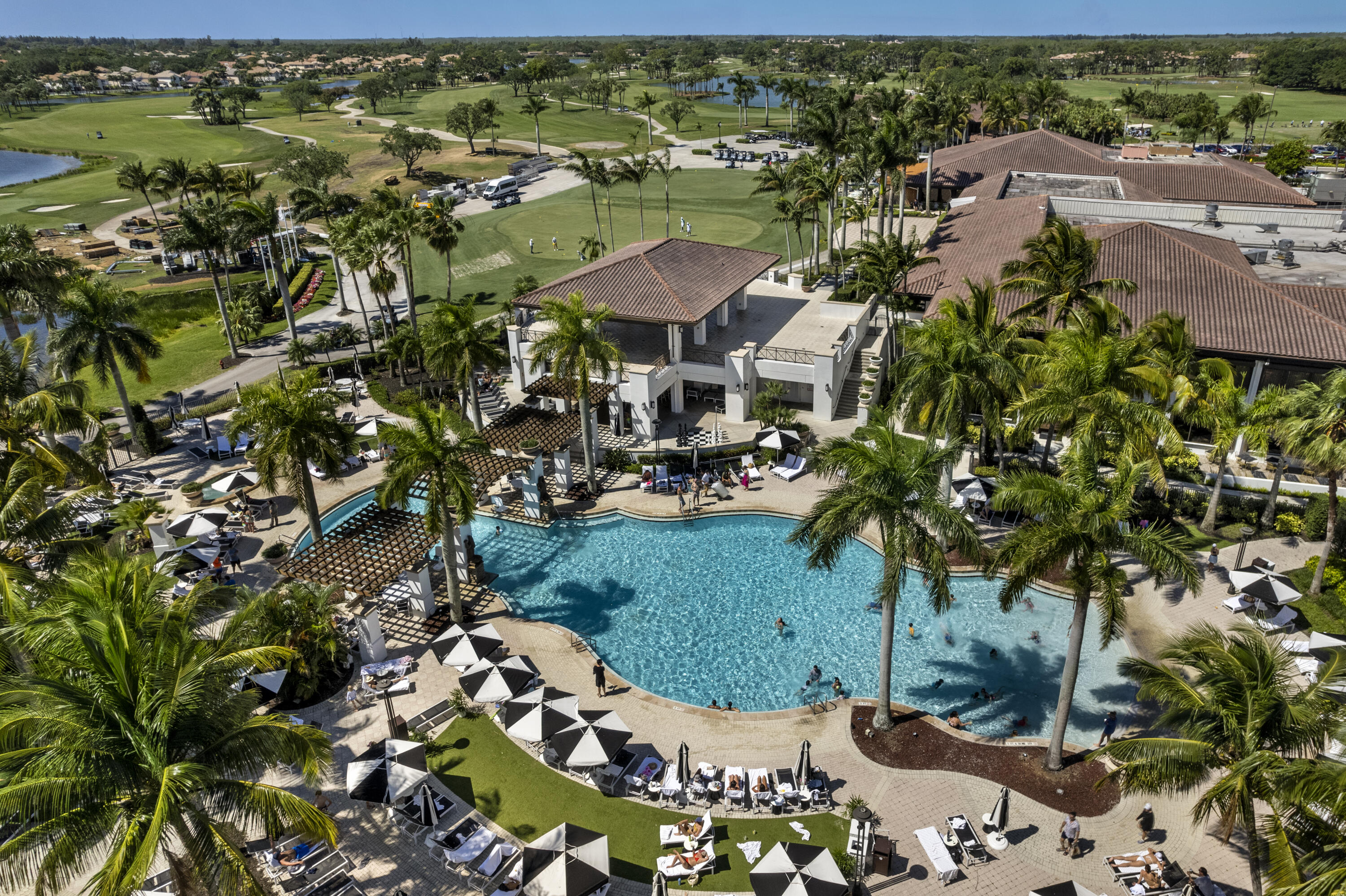 262 Canterbury Drive W