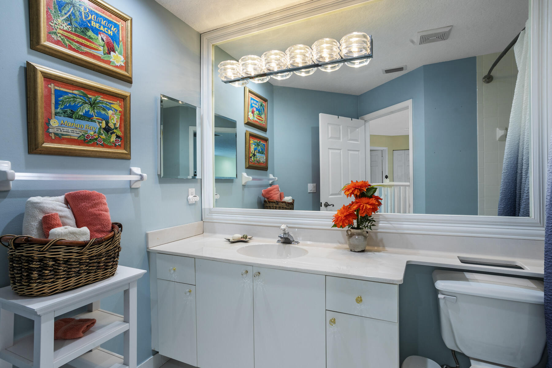 262 Canterbury Drive W