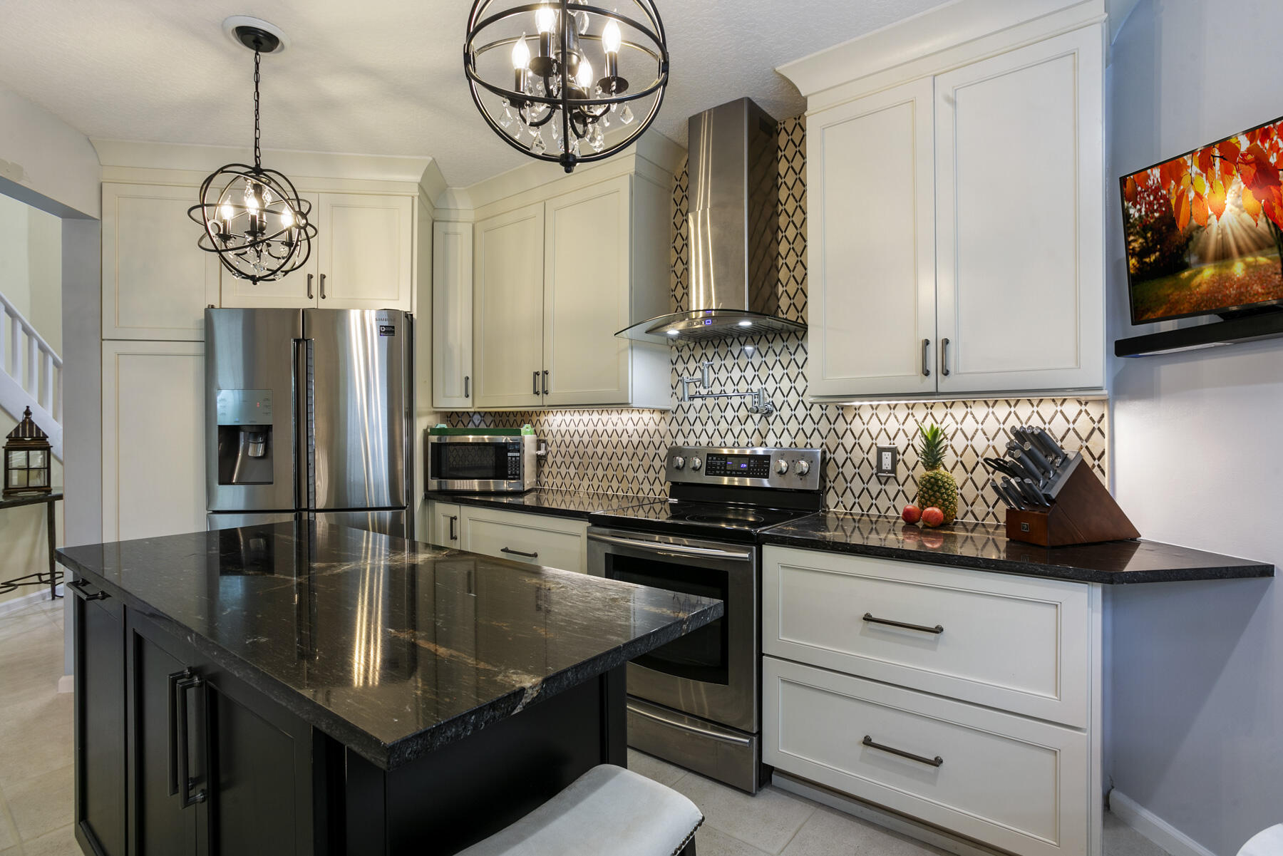 262 Canterbury Drive W