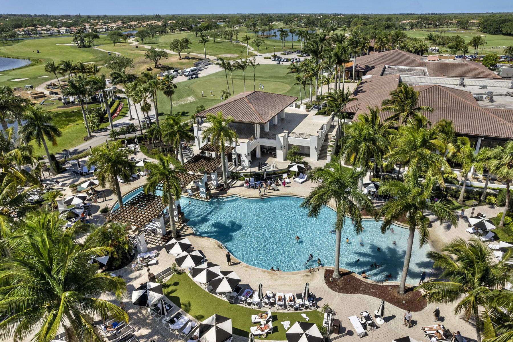 262 Canterbury Drive W