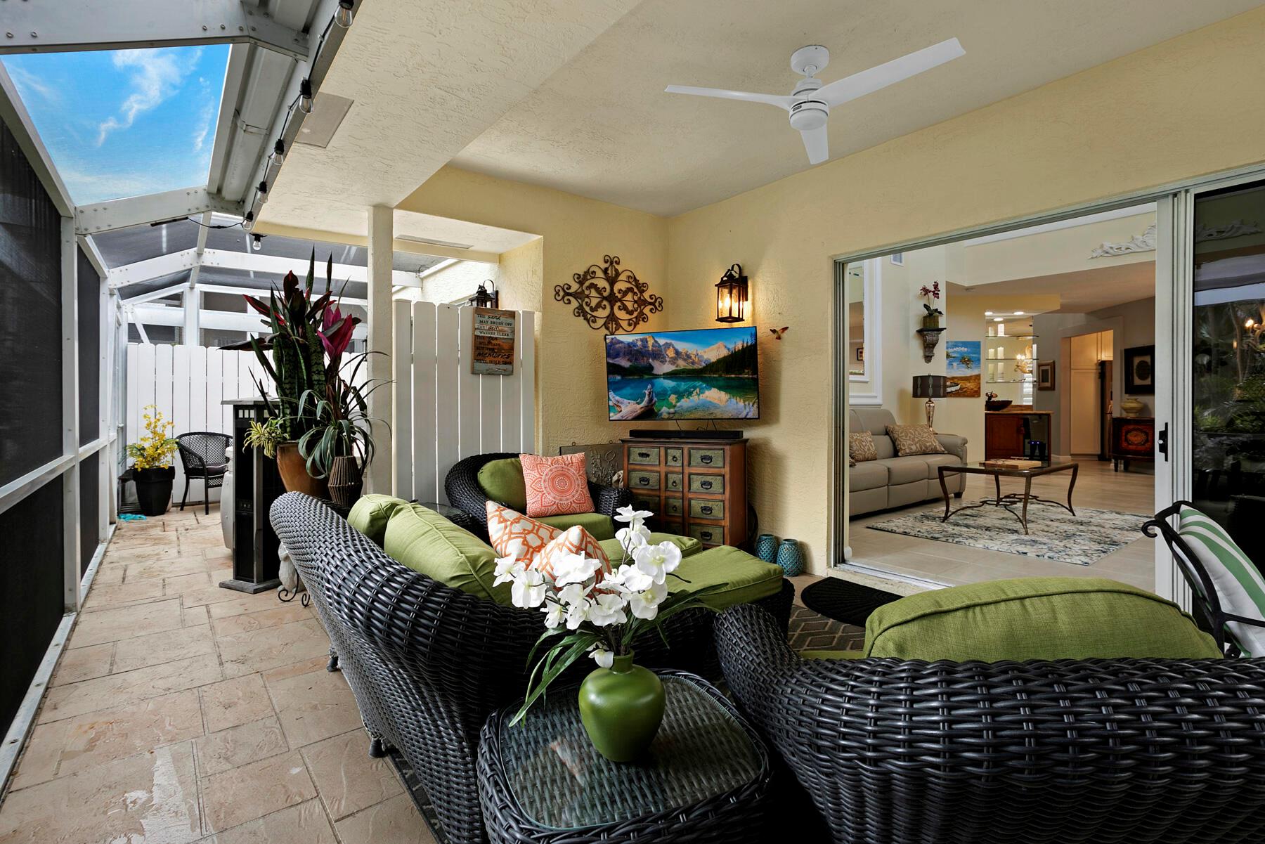 262 Canterbury Drive W