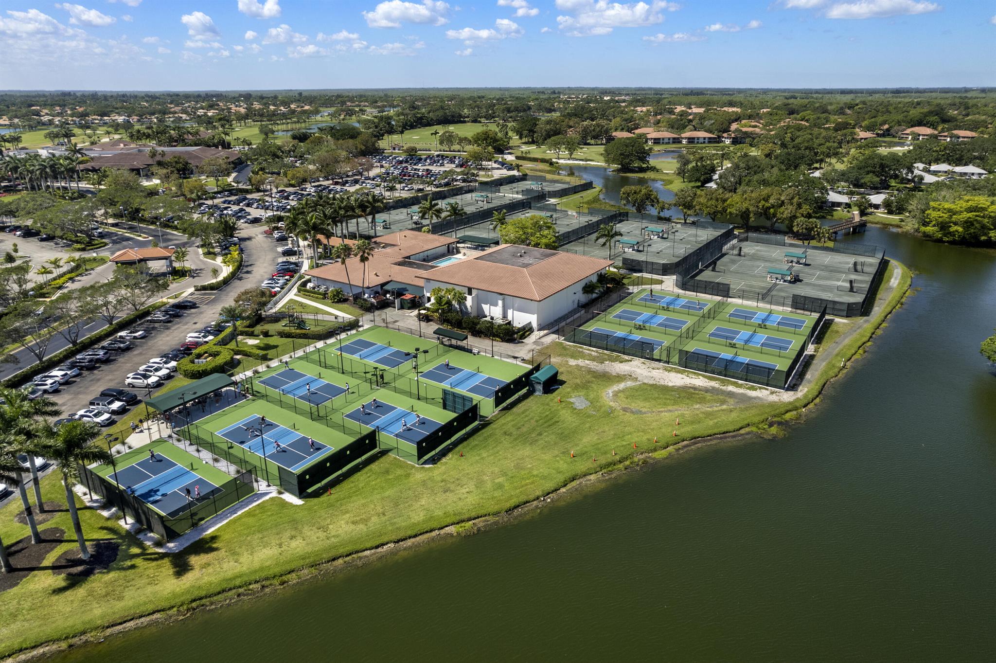 262 Canterbury Drive W