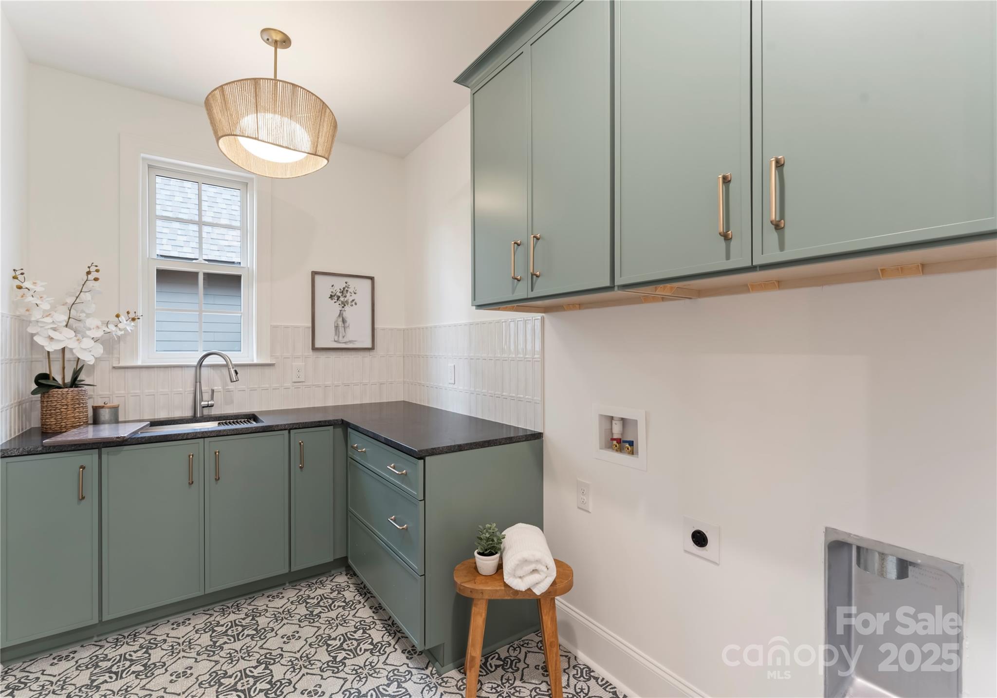 150 N Canterbury Road
