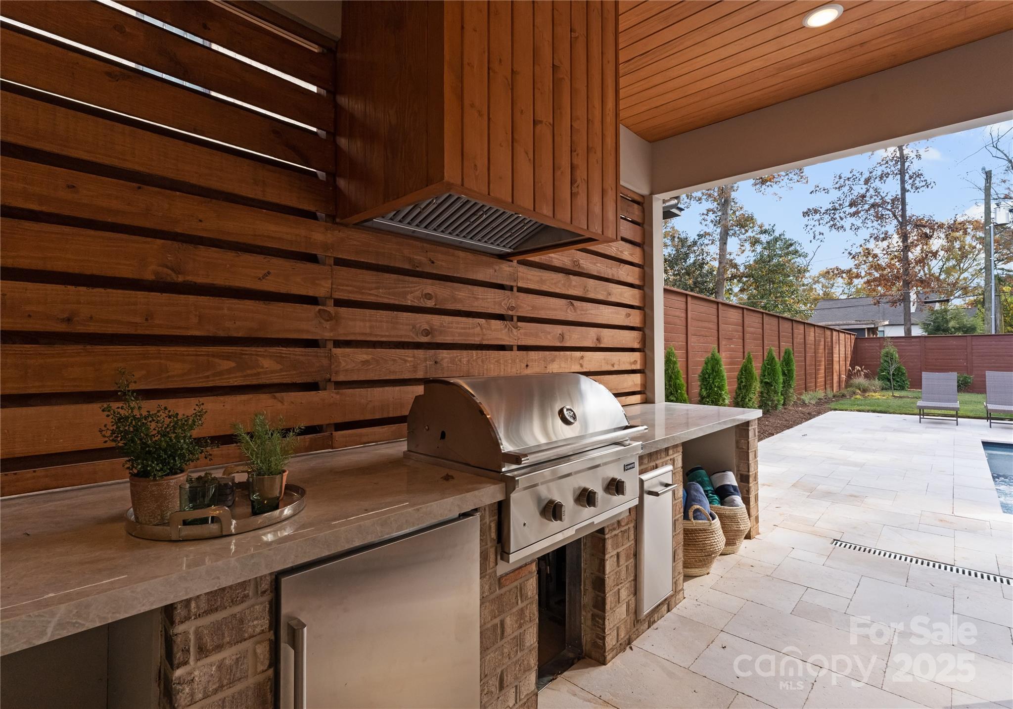 150 N Canterbury Road