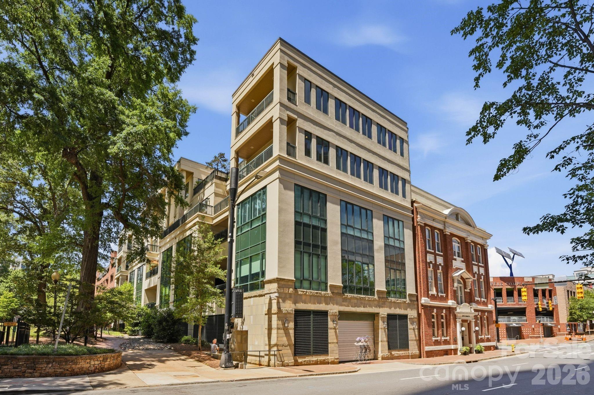 229 N Church Street Unit: 403