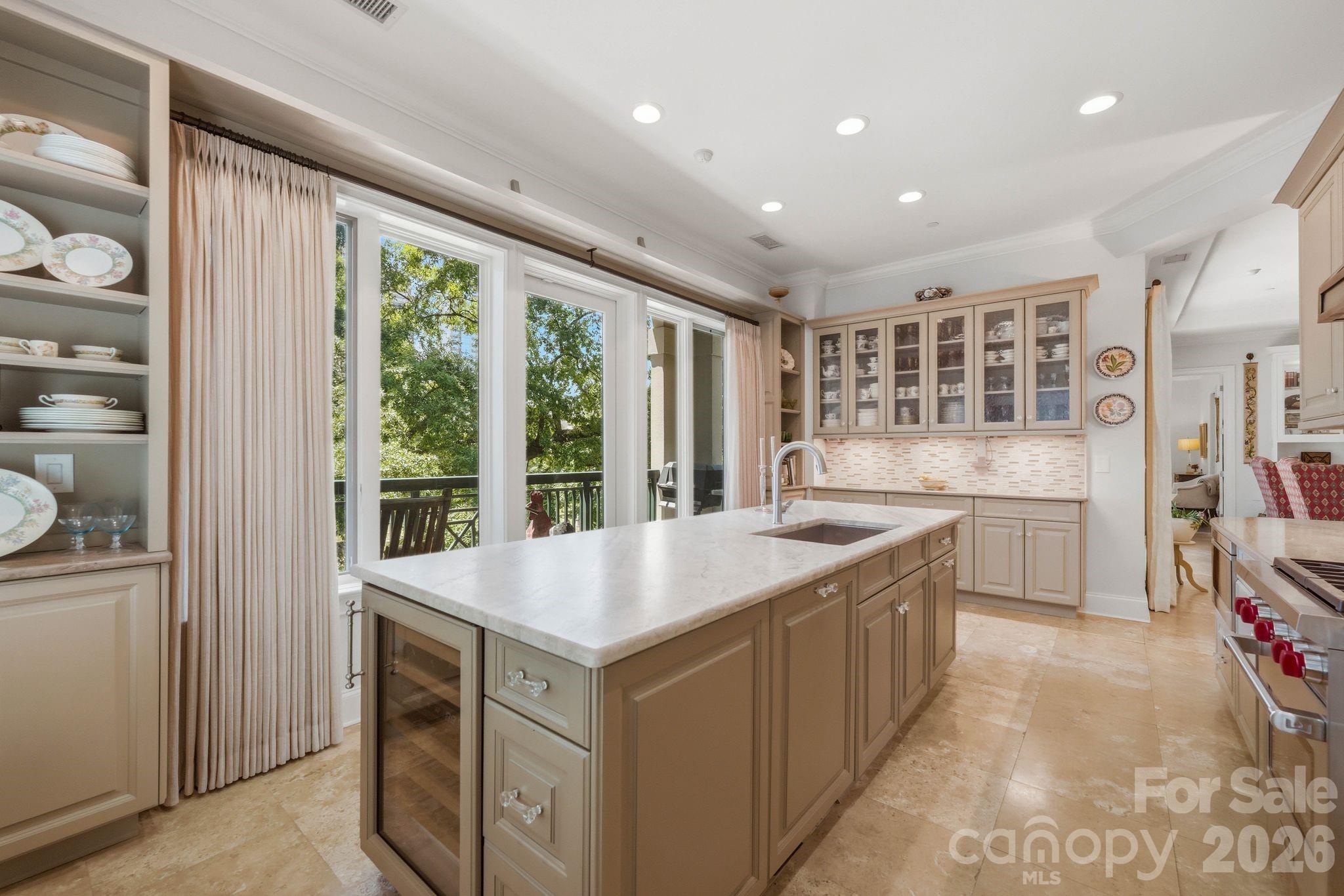 229 N Church Street Unit: 403