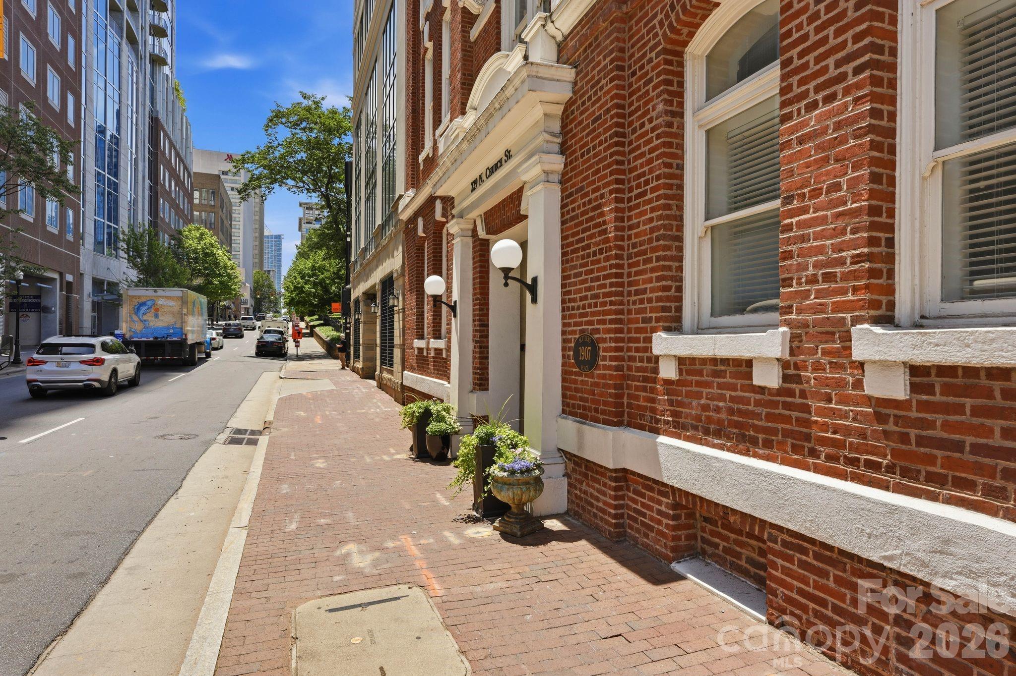 229 N Church Street Unit: 403
