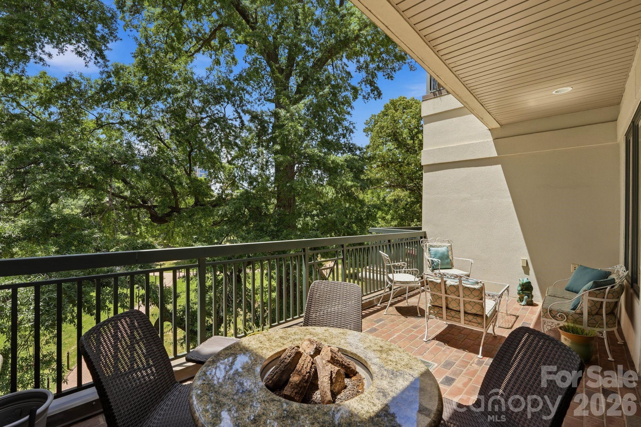 229 N Church Street Unit: 403