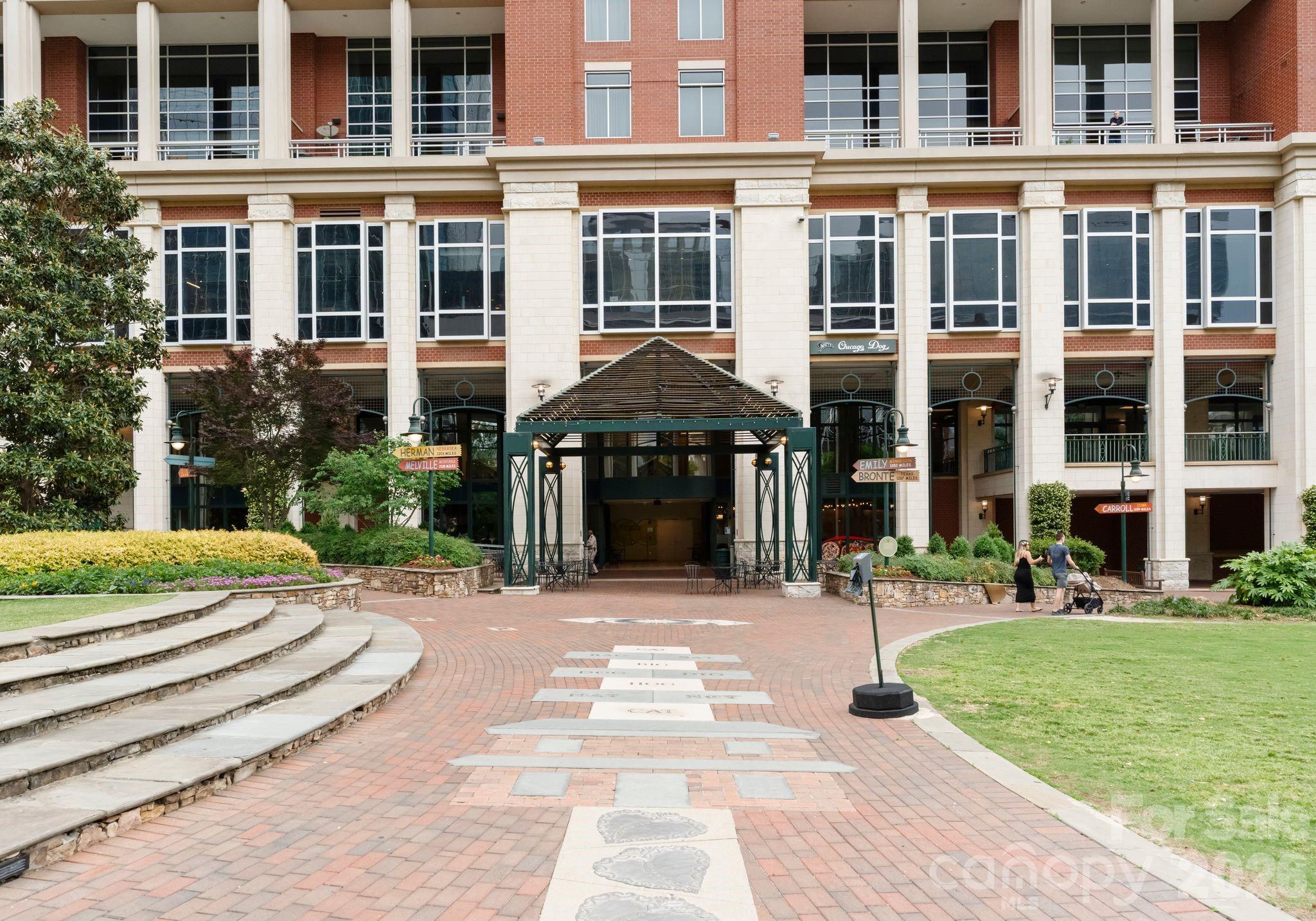435 S Tryon Street Unit: 904