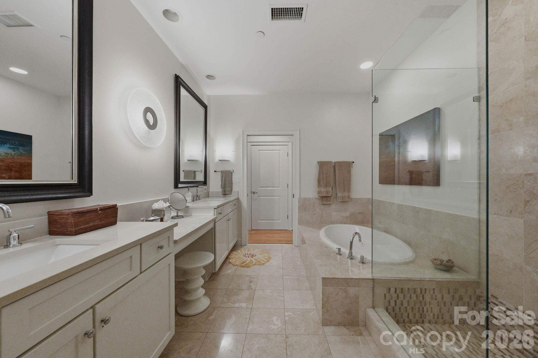 435 S Tryon Street Unit: 904