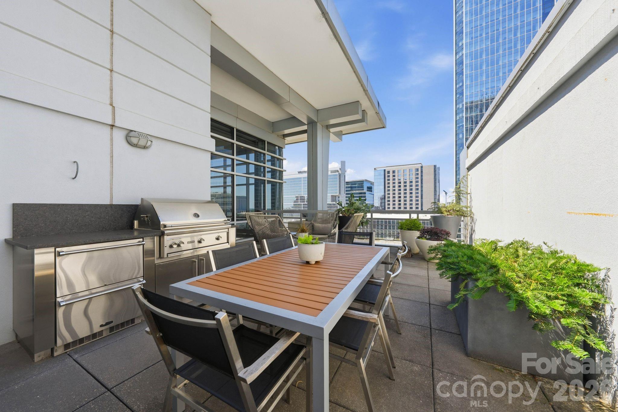435 S Tryon Street Unit: 904