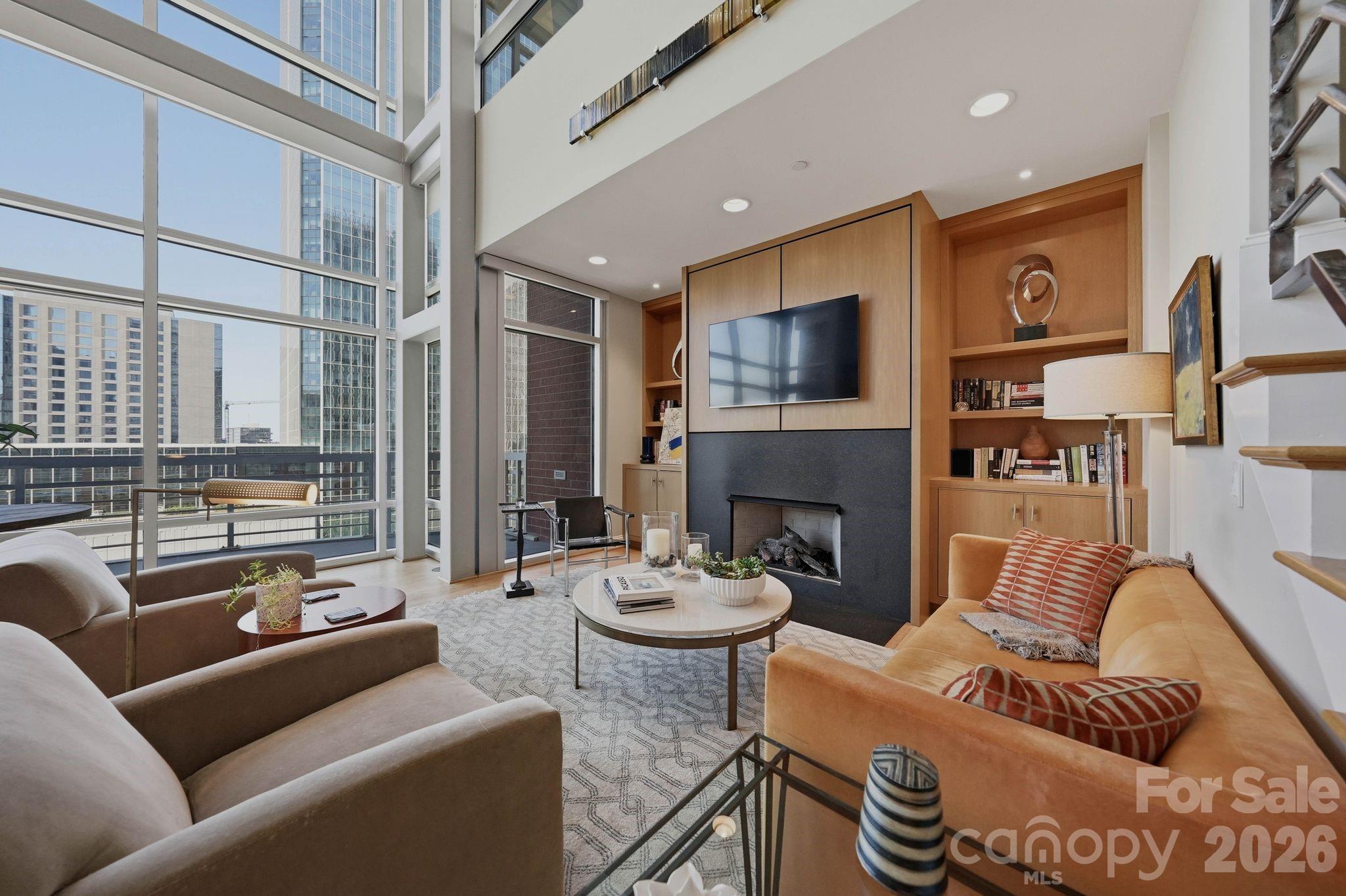 435 S Tryon Street Unit: 904