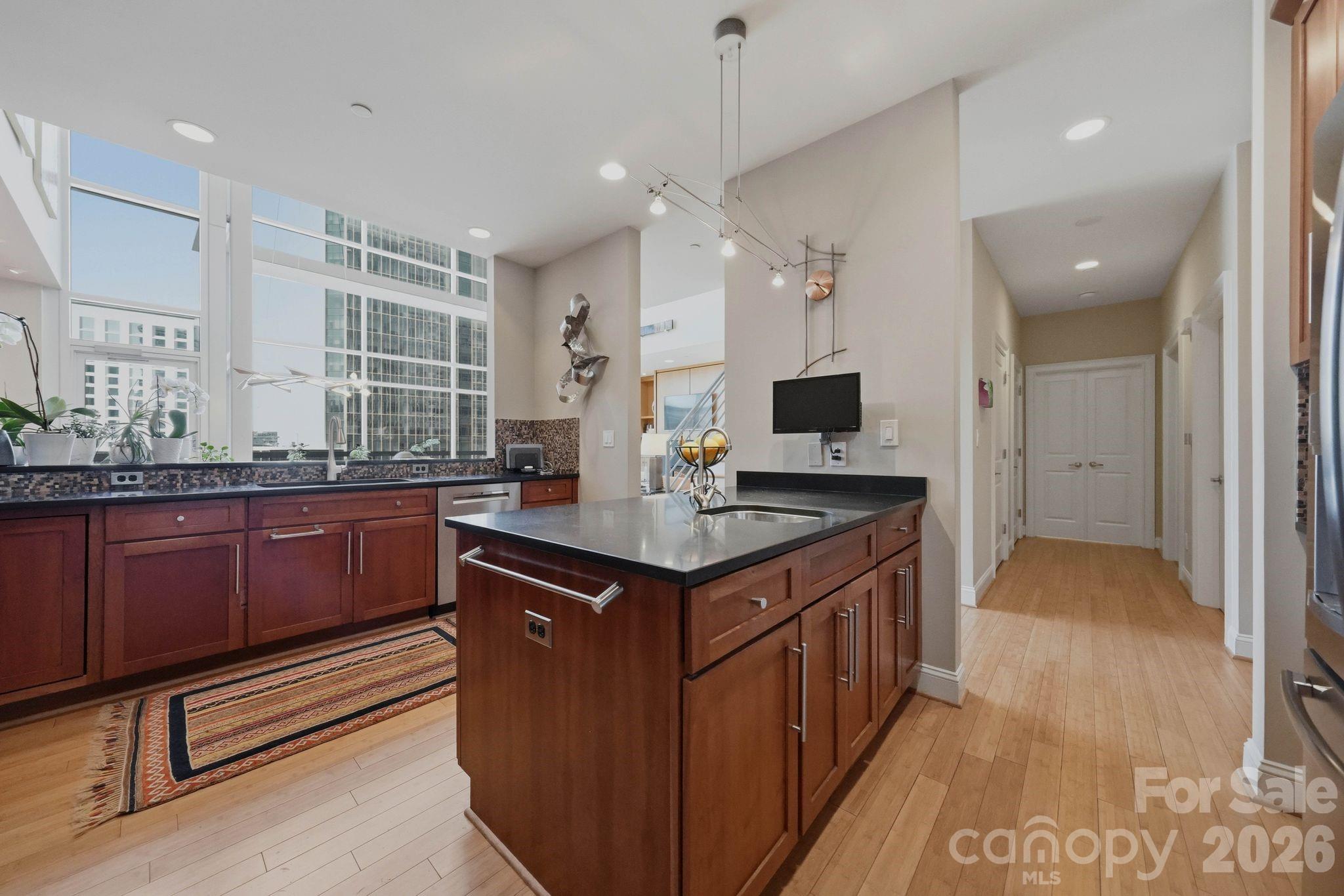 435 S Tryon Street Unit: 904
