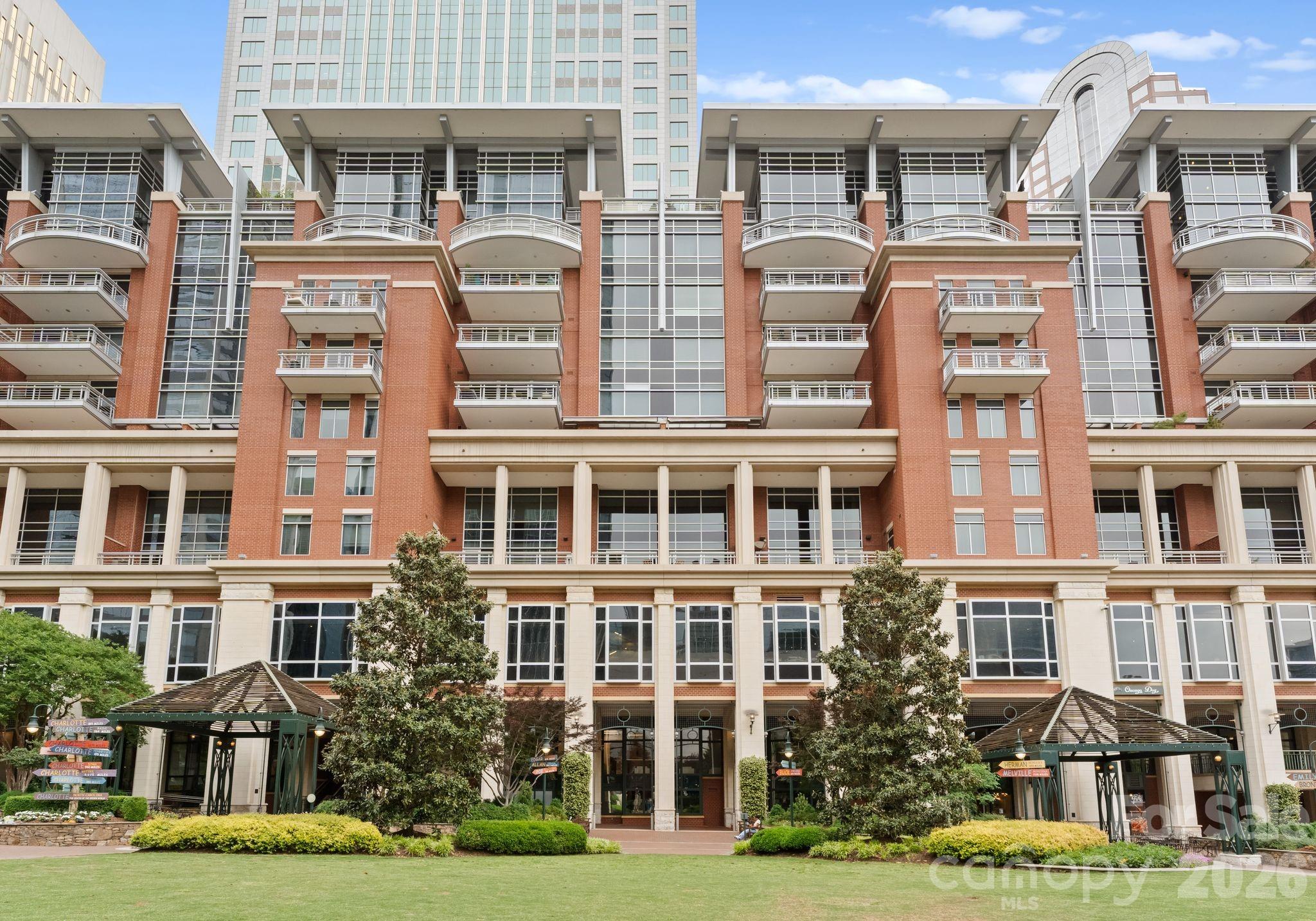 435 S Tryon Street Unit: 904