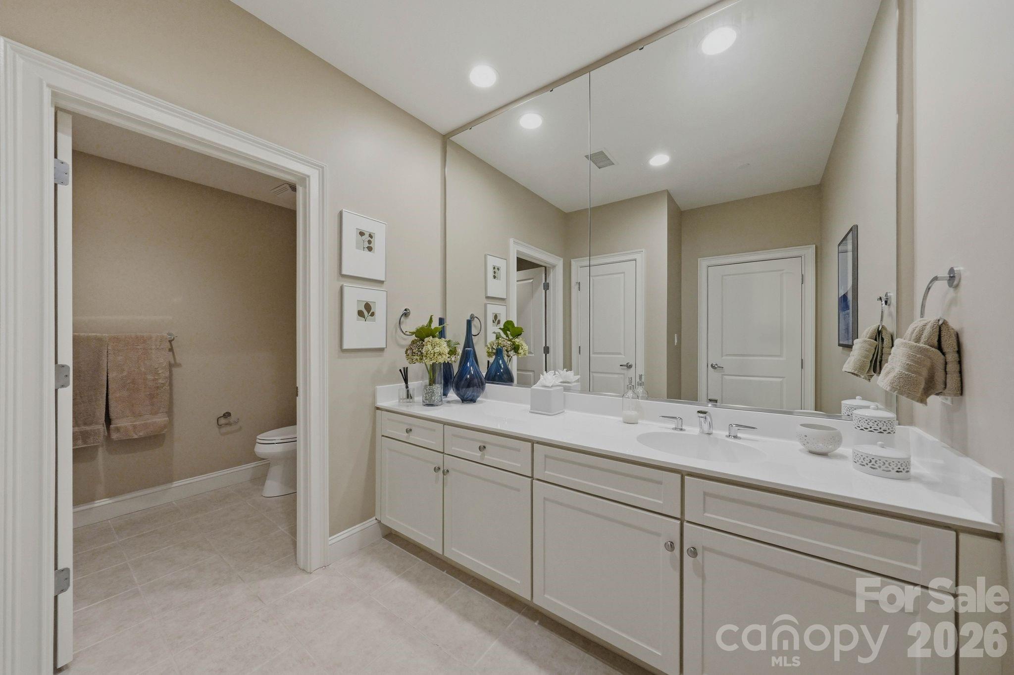 435 S Tryon Street Unit: 904