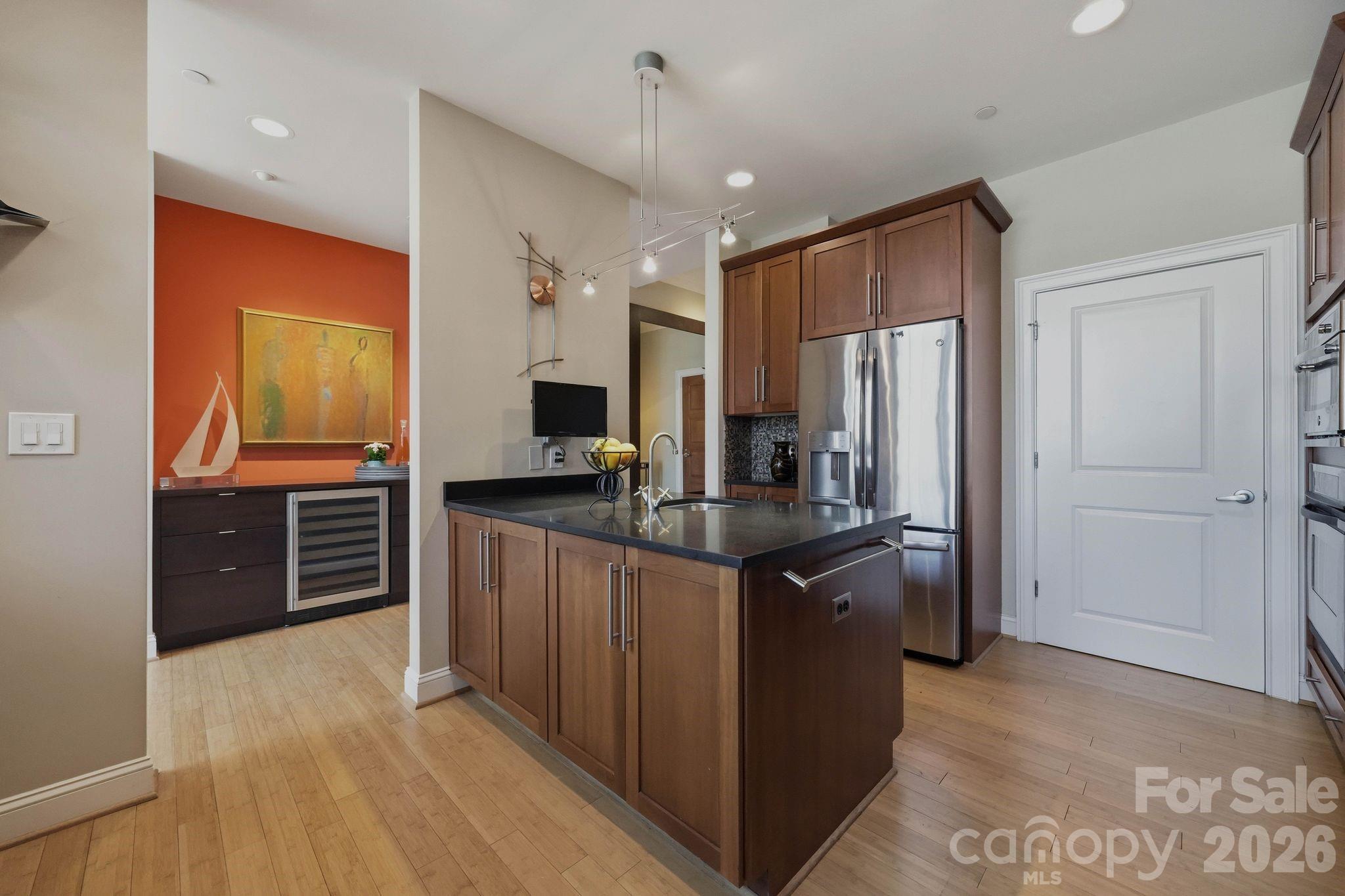 435 S Tryon Street Unit: 904