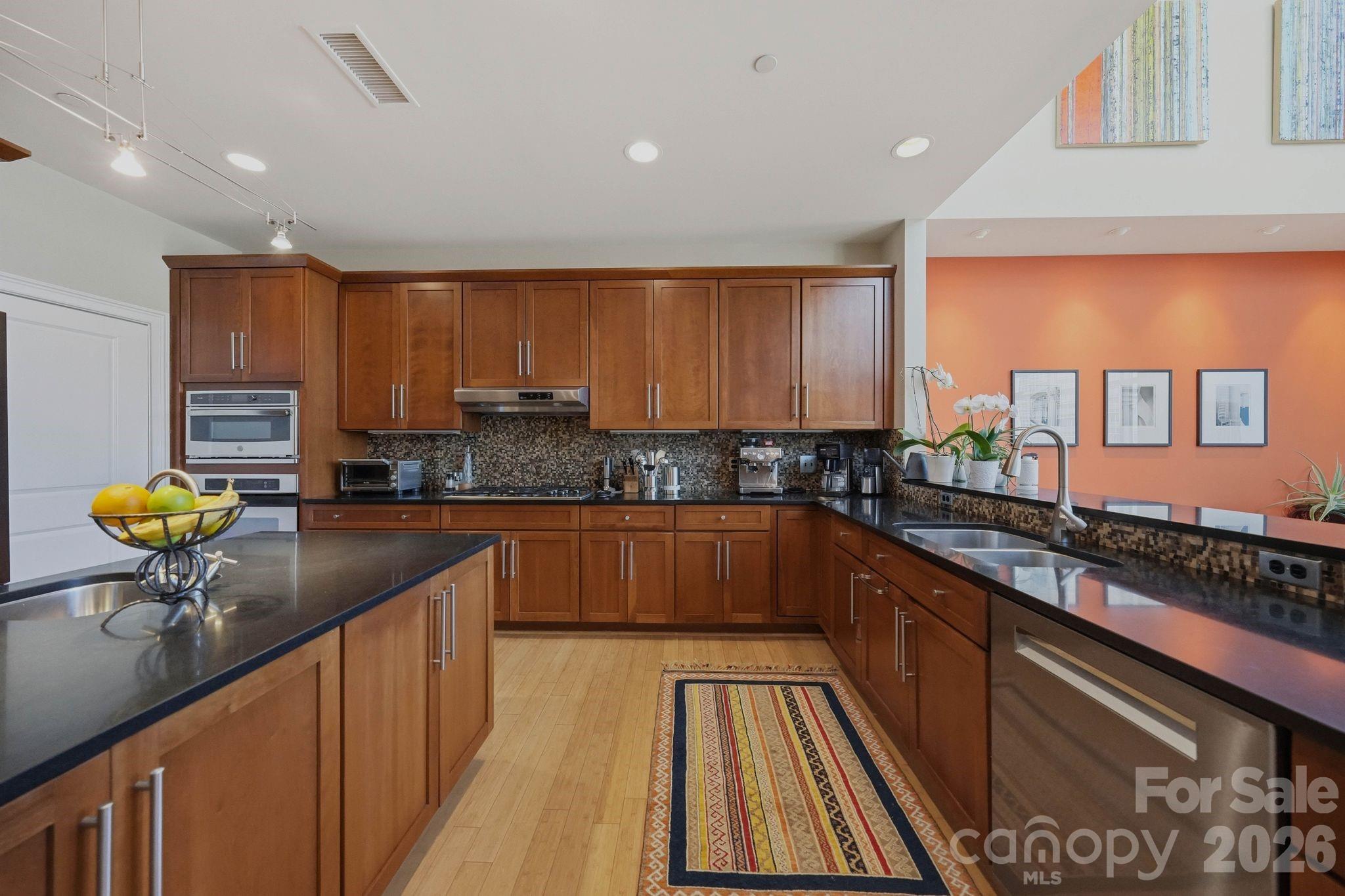 435 S Tryon Street Unit: 904
