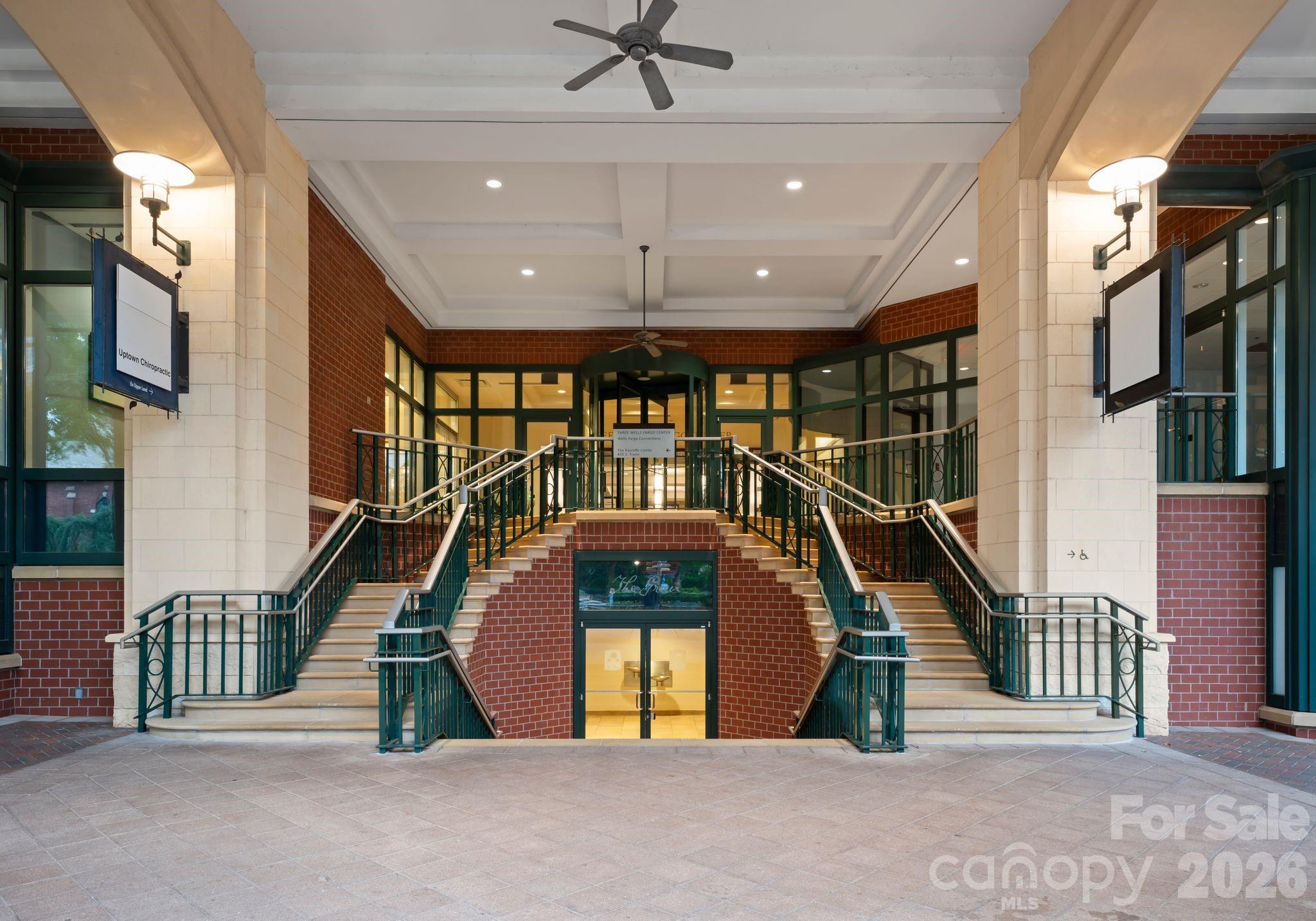 435 S Tryon Street Unit: 904