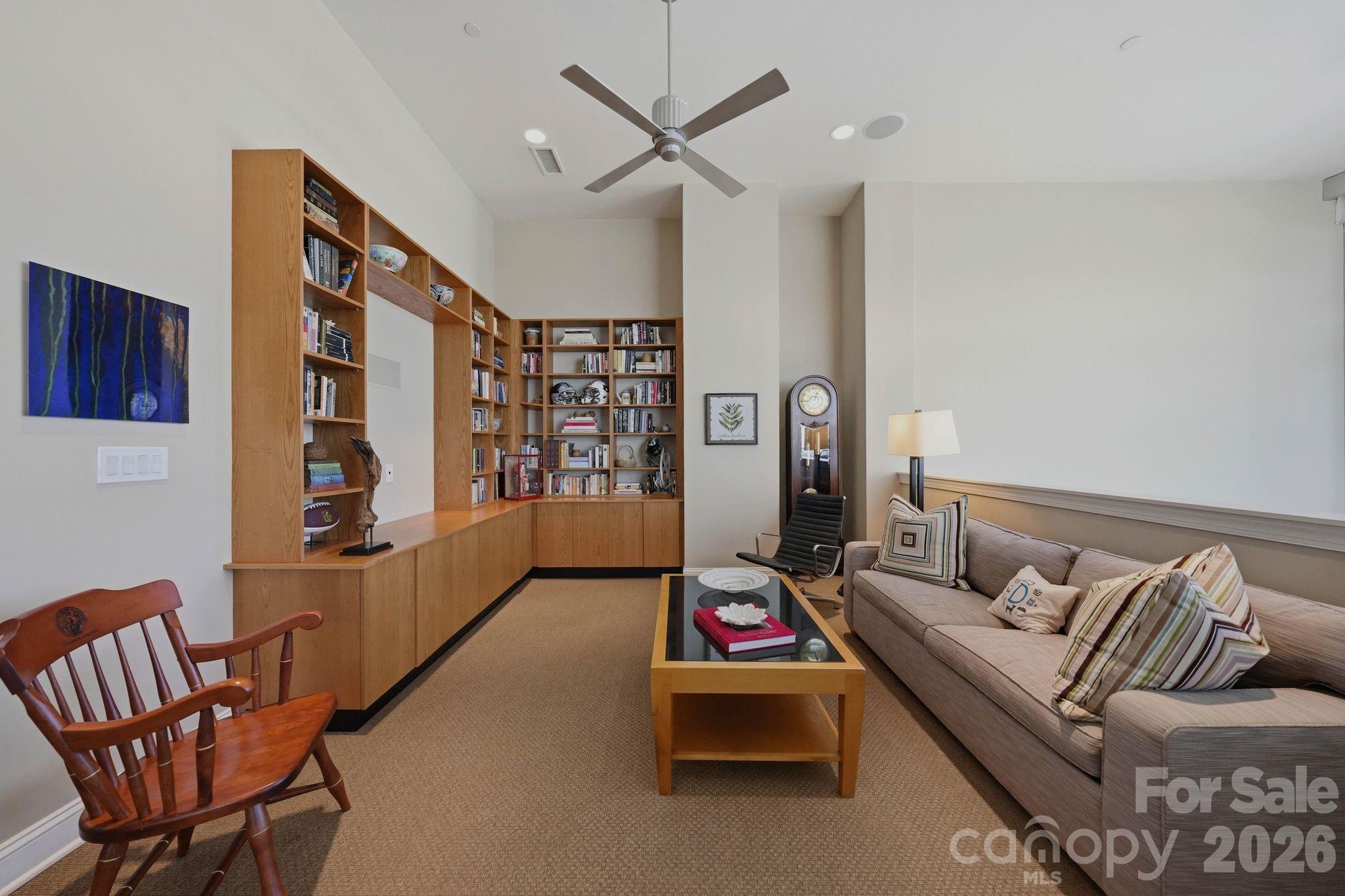 435 S Tryon Street Unit: 904