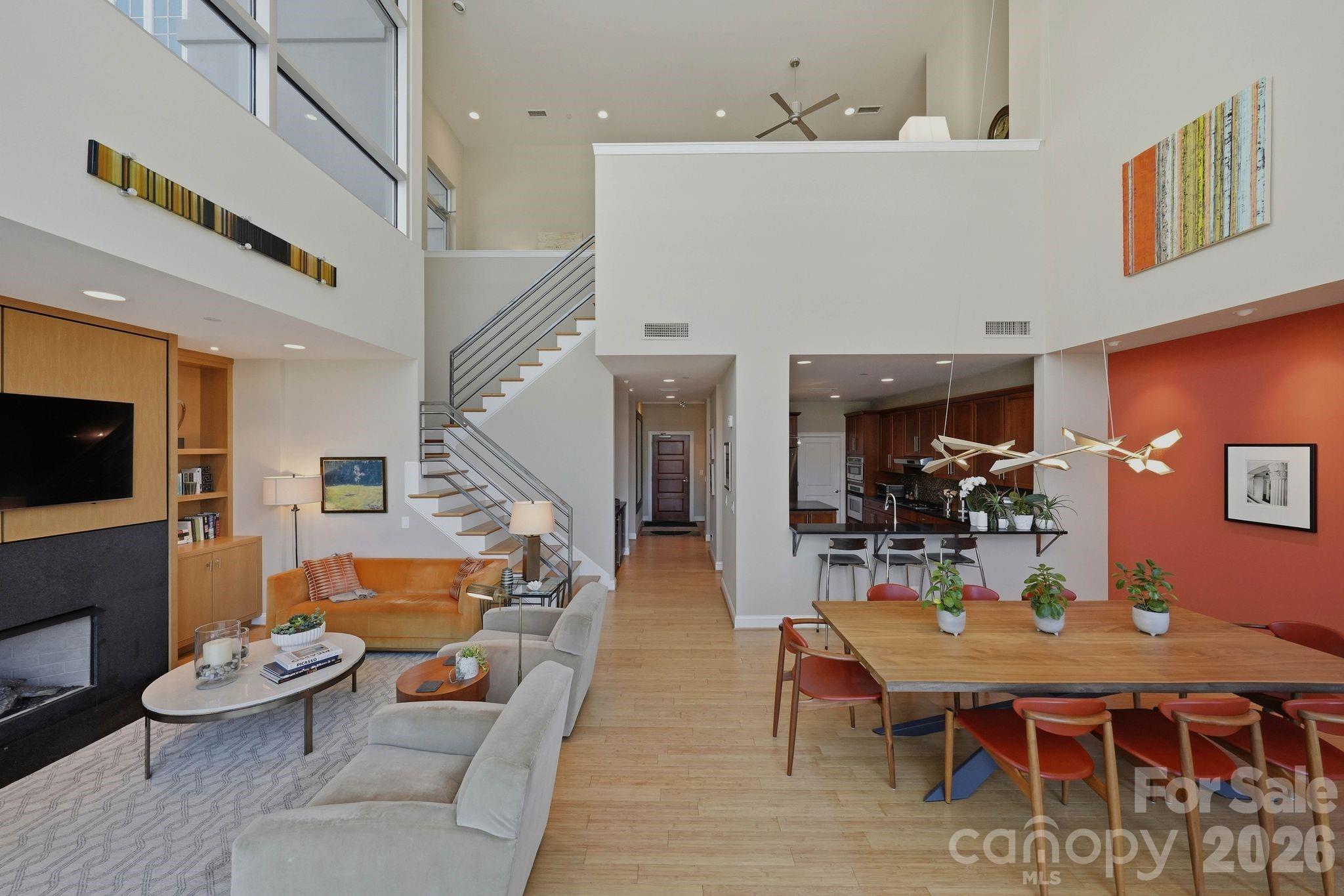 435 S Tryon Street Unit: 904