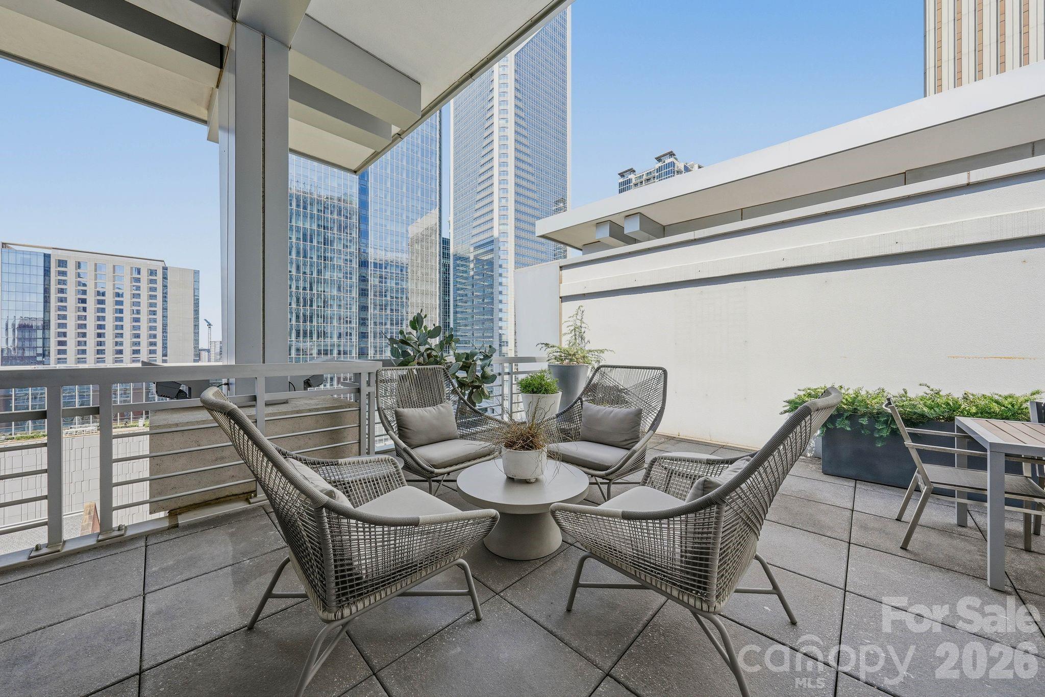 435 S Tryon Street Unit: 904