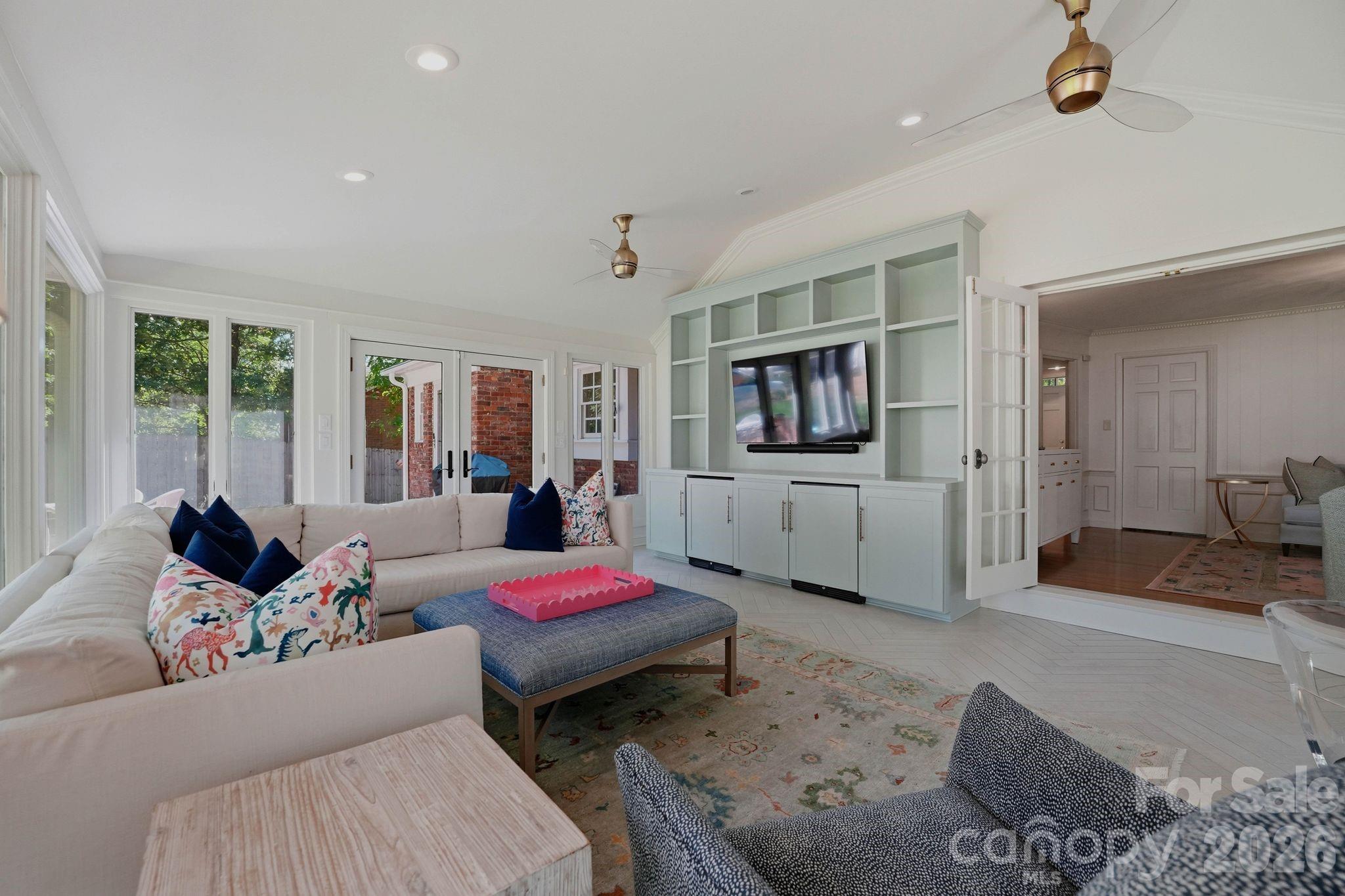 3901 Severn Avenue