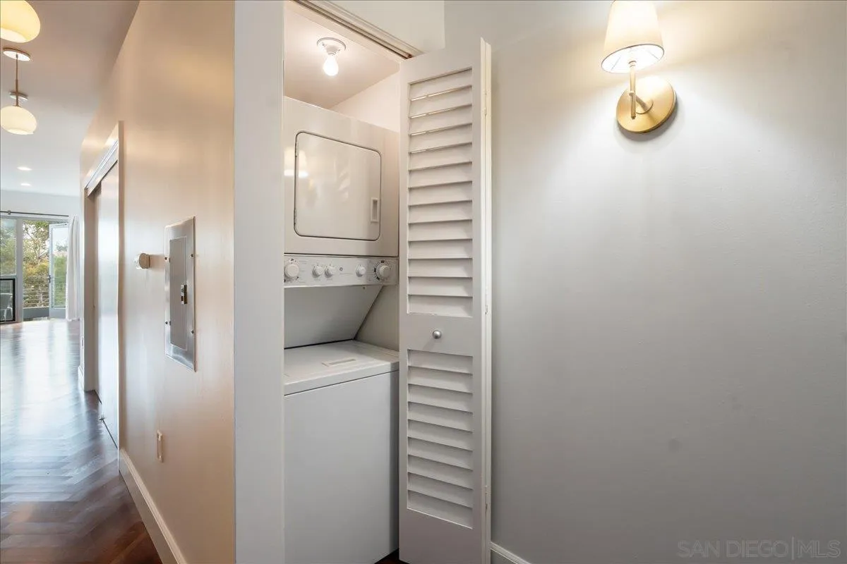 889 Date St. Unit 440