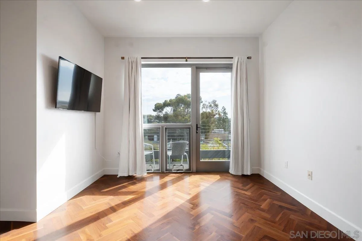 889 Date St. Unit 440