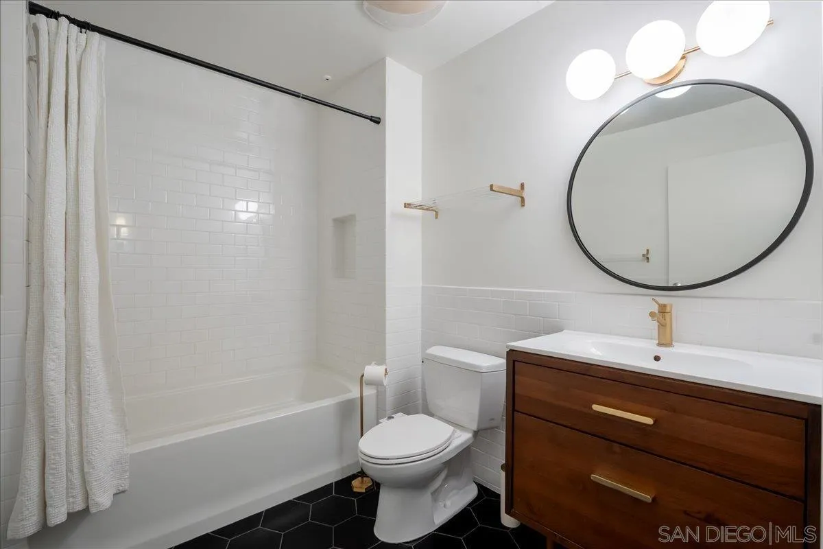 889 Date St. Unit 440