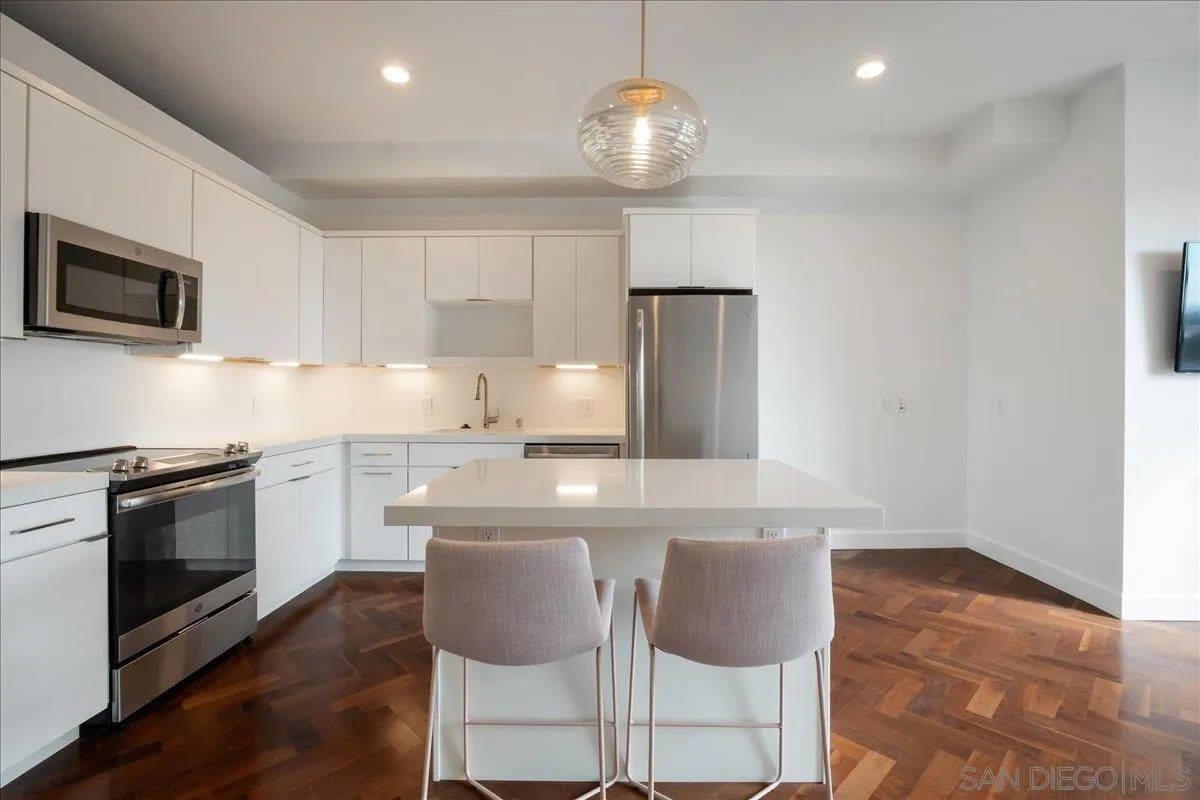 889 Date St. Unit 440