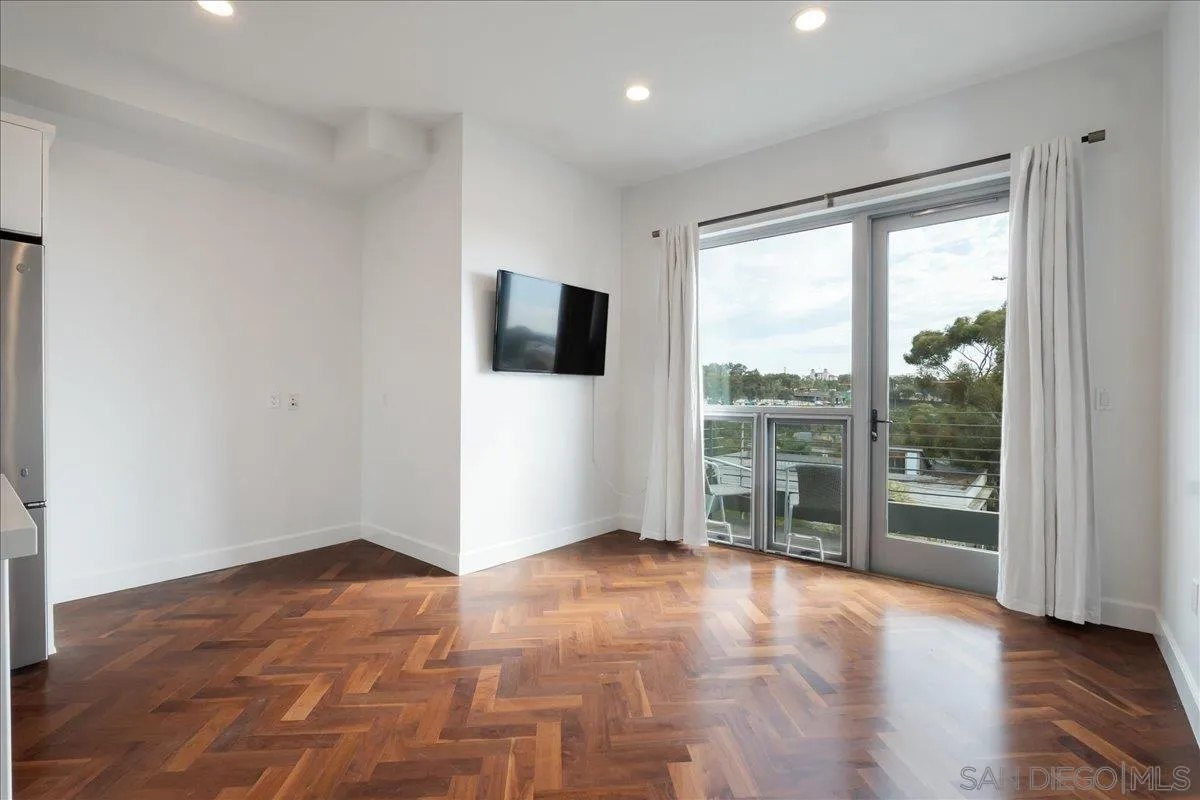 889 Date St. Unit 440