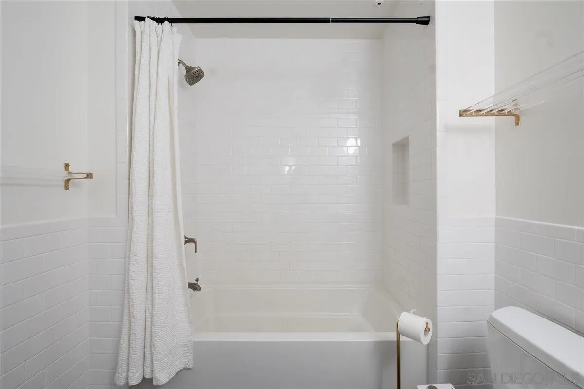 889 Date St. Unit 440