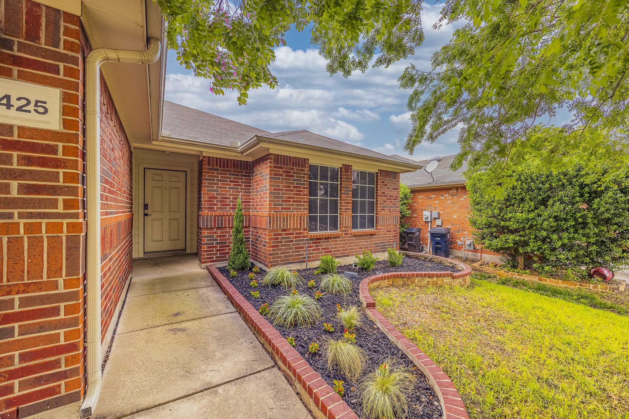 14425 Artesia Court