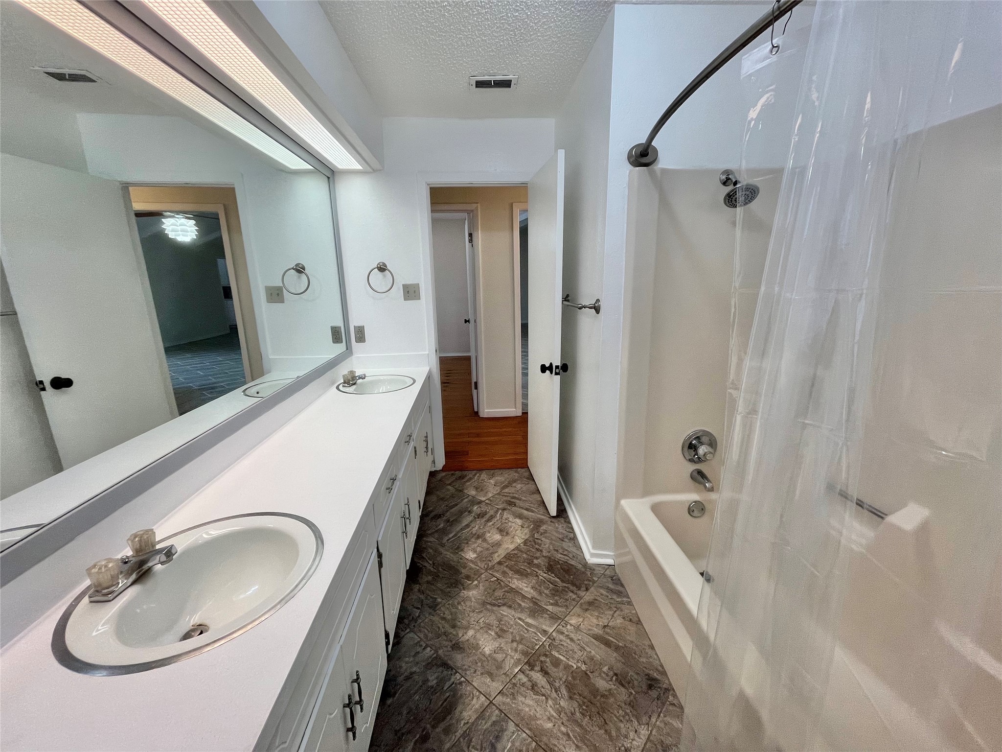 213 Circleview Drive S